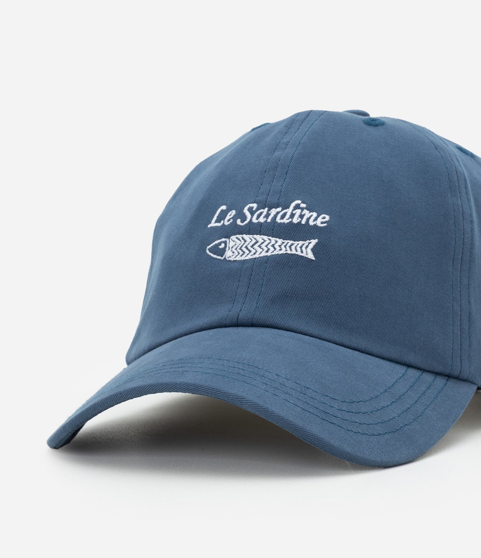 Boné Aba Curva em Sarja com Bordado de Sardinha Azul 4