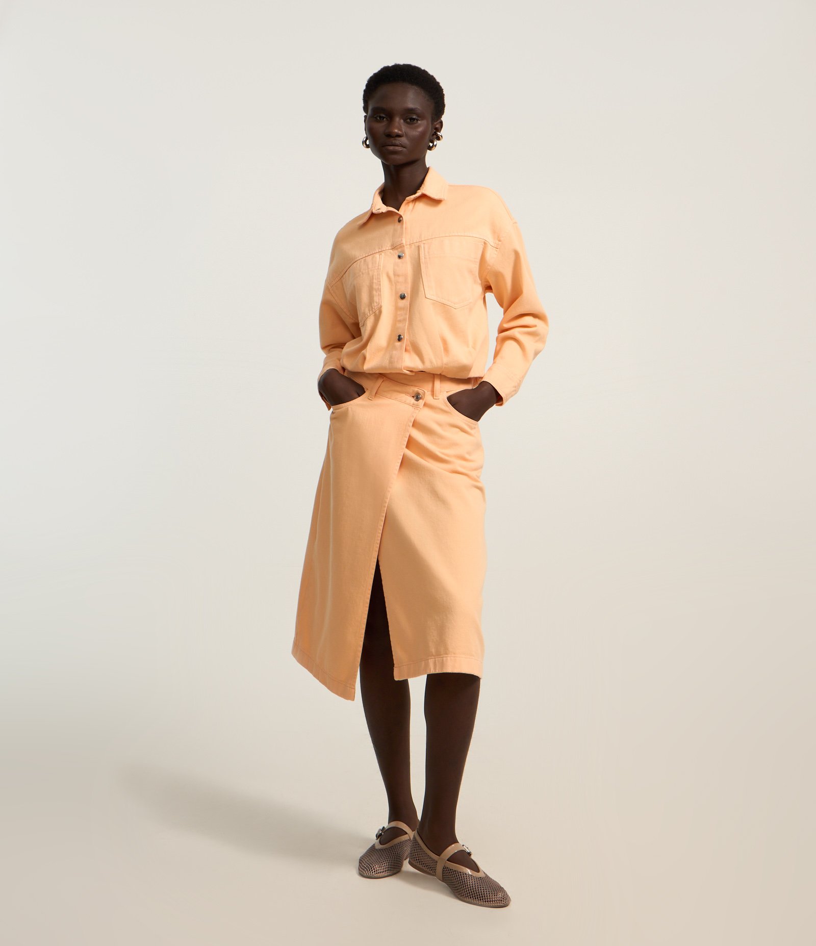 Saia Midi Reta em Sarja com Cós Deslocado Laranja 1