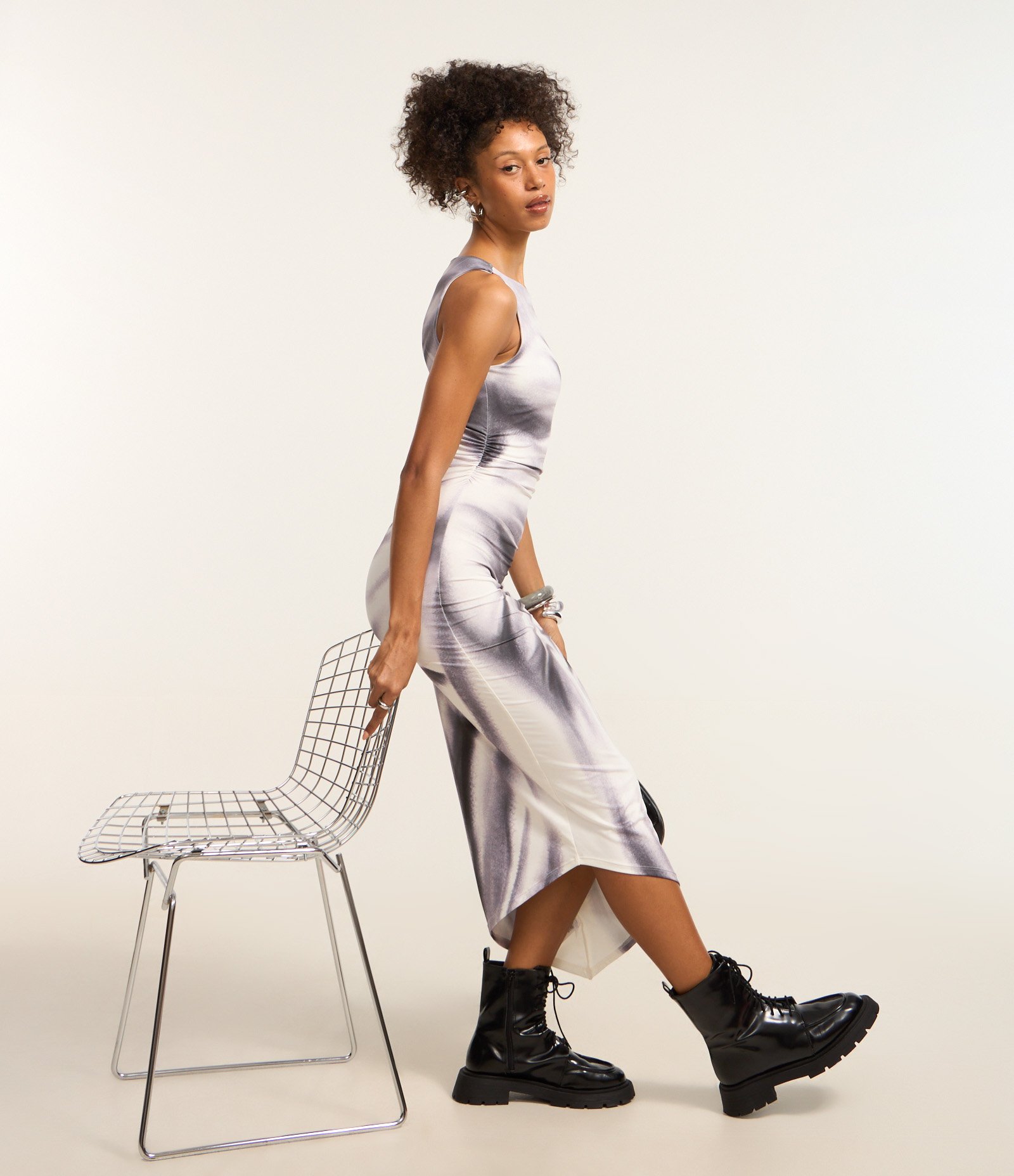 Vestido New Midi em Microfibra com Estampa Abstrata Cinza 2