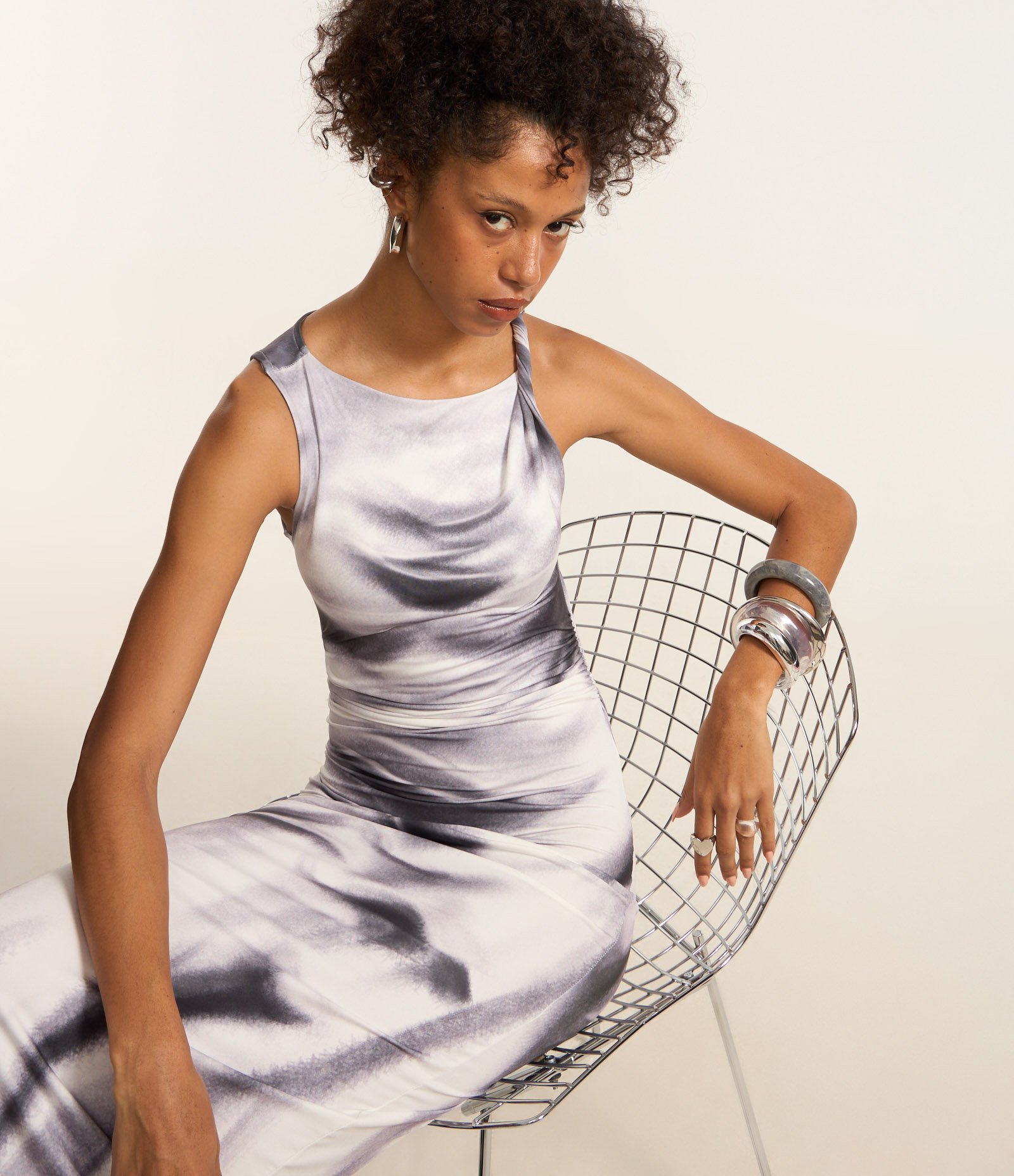 Vestido New Midi em Microfibra com Estampa Abstrata Cinza 3