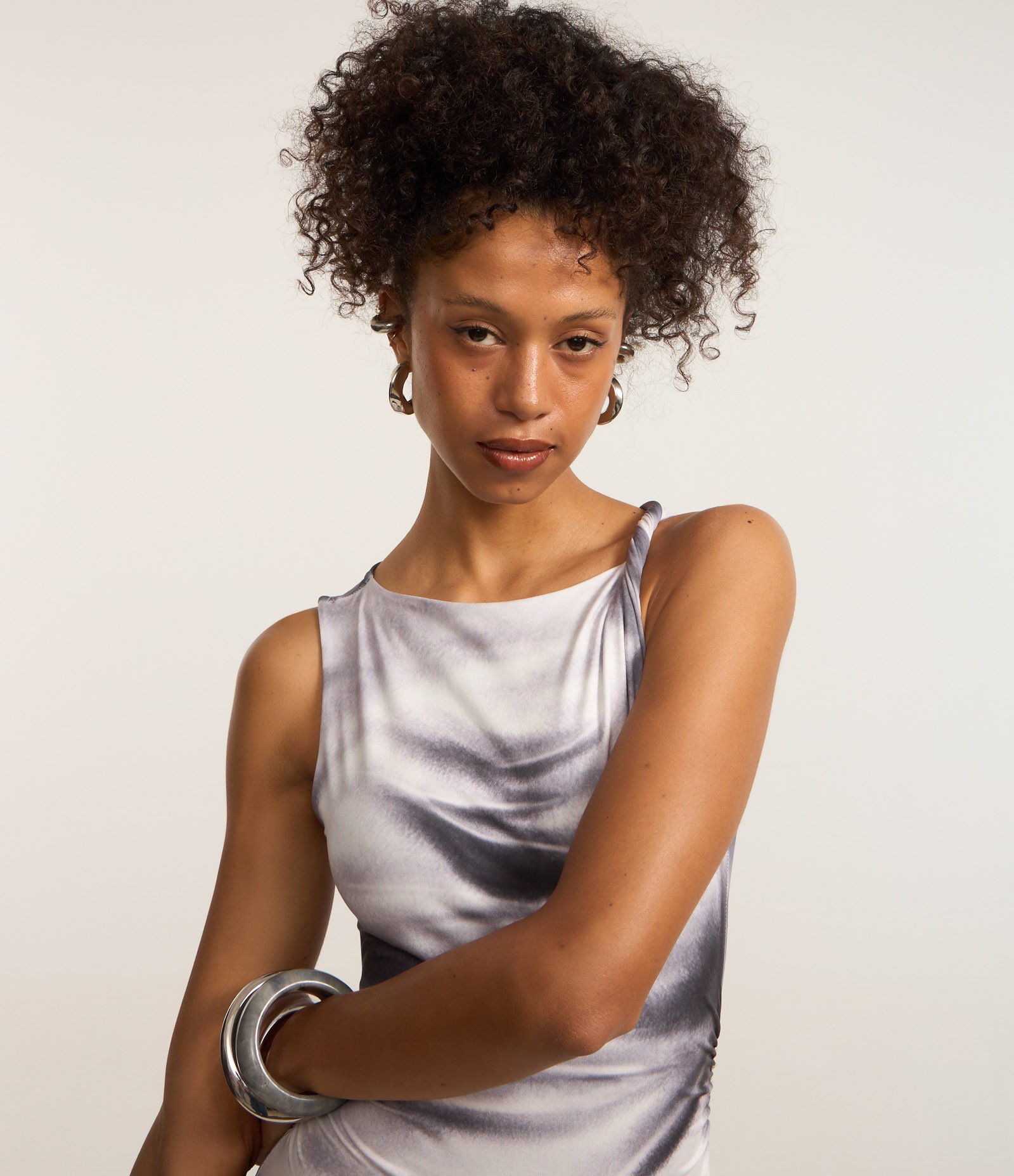 Vestido New Midi em Microfibra com Estampa Abstrata Cinza 5