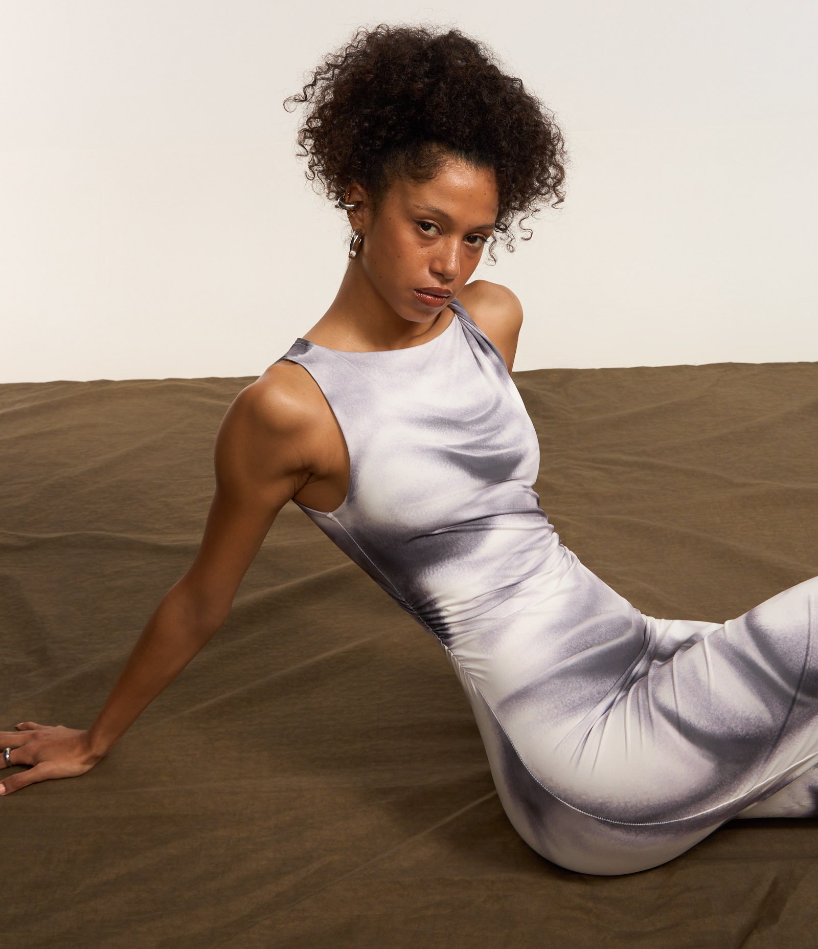 Vestido New Midi em Microfibra com Estampa Abstrata Cinza 6