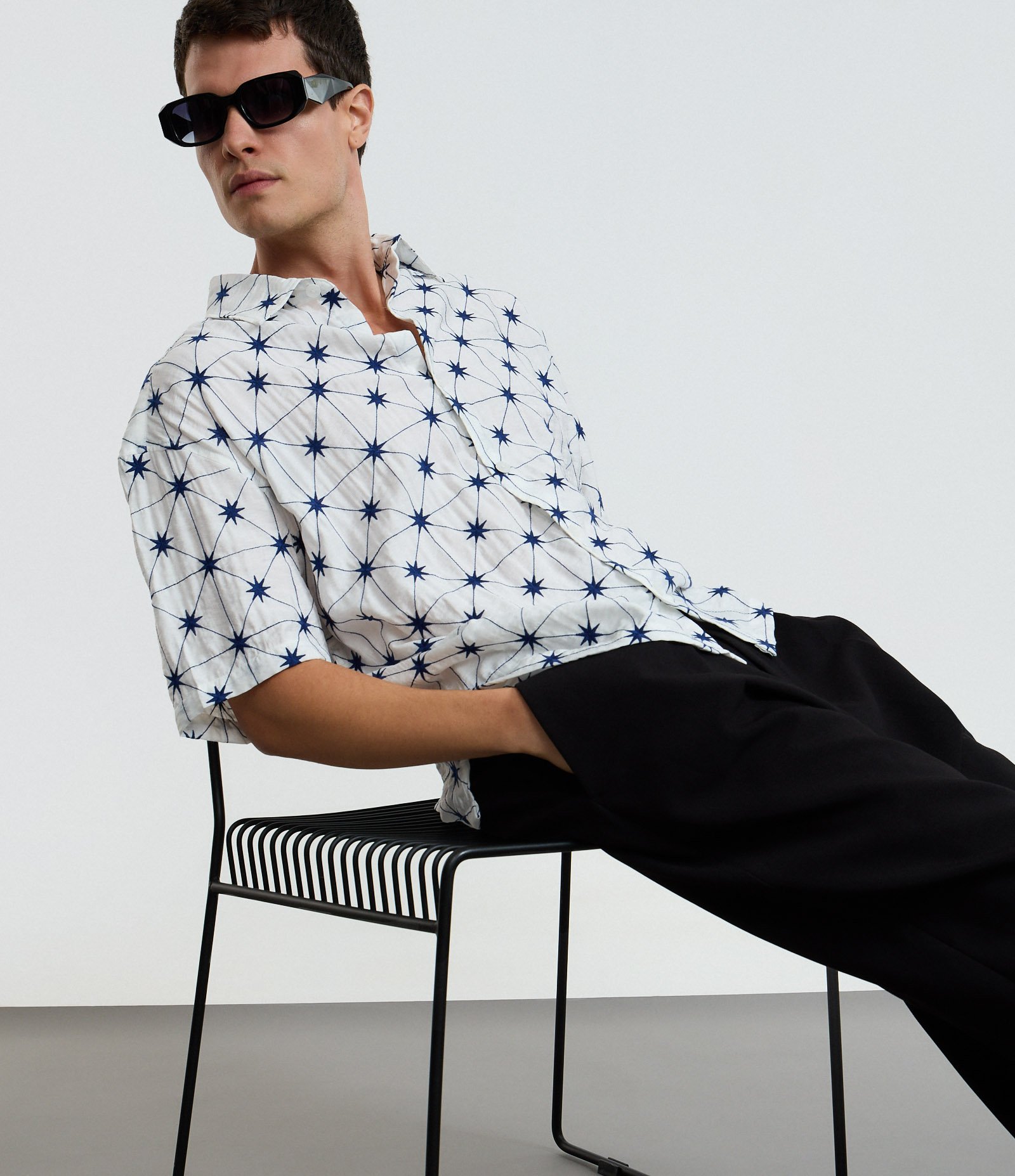 Camisa com Estampa Quadriculada e Bordado de Estrelas Branco 3