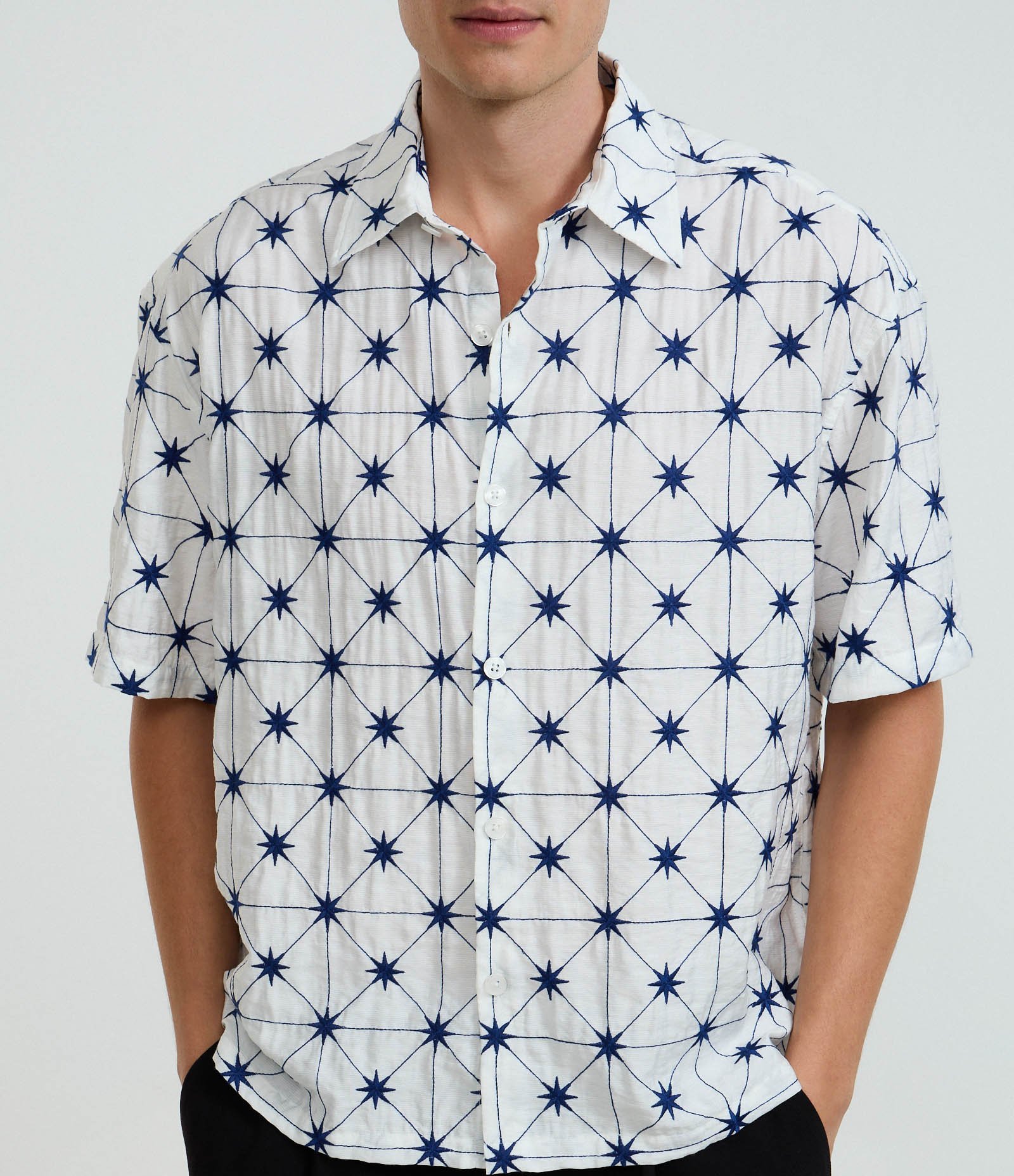 Camisa com Estampa Quadriculada e Bordado de Estrelas Branco 4