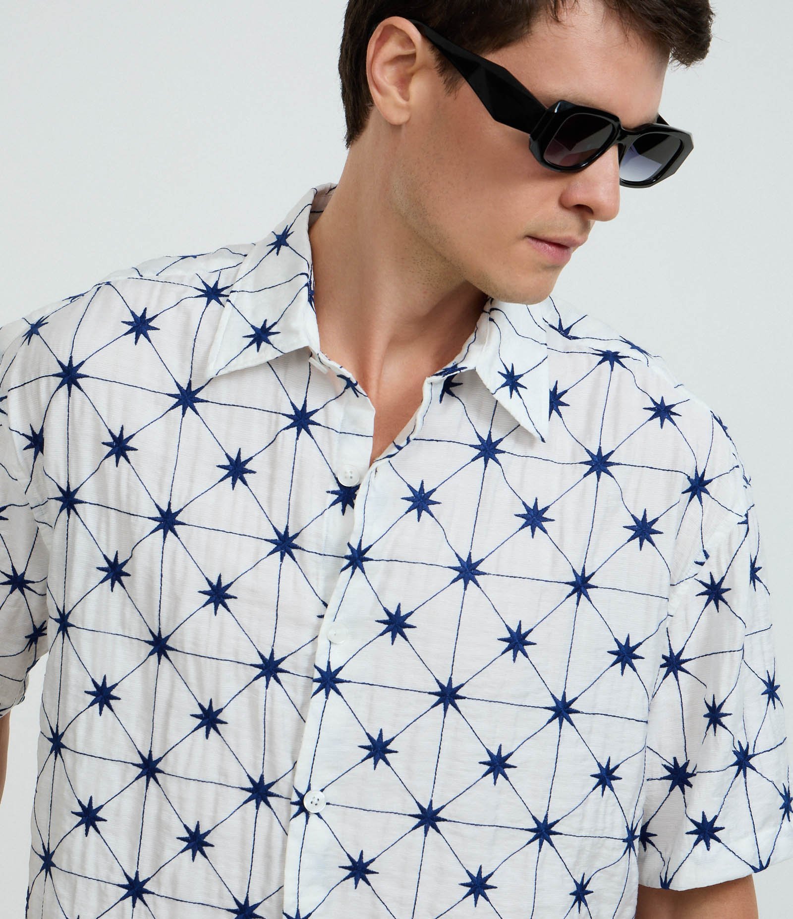 Camisa com Estampa Quadriculada e Bordado de Estrelas Branco 5