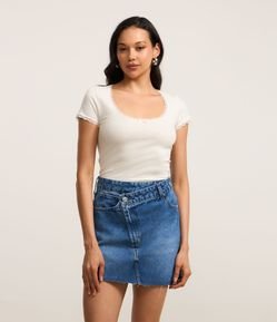 Mini Saia Jeans com Fechamento Deslocado