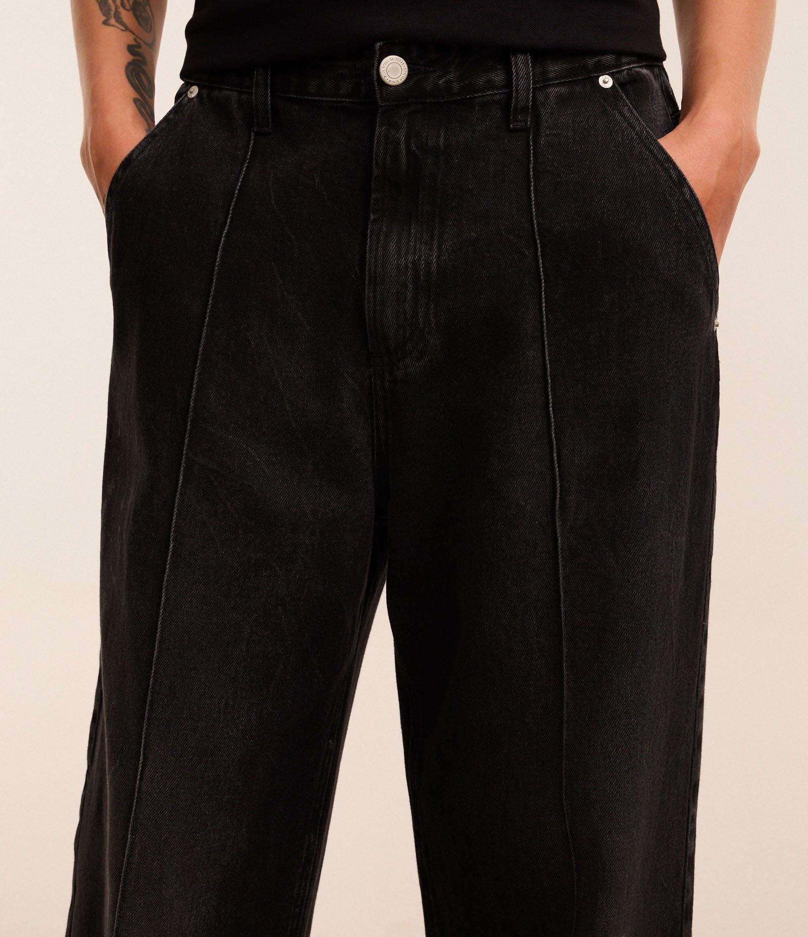 Calça Super Baggy em Jeans com Frisos e Efeito de Respingos Preto 3