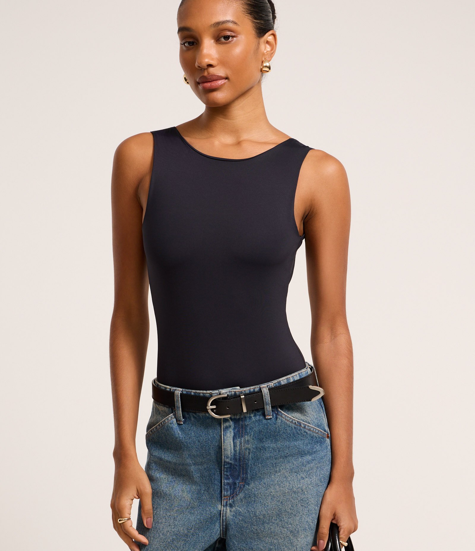 Body em Helanca Hot Pants com Decote nas Costas Preto 7