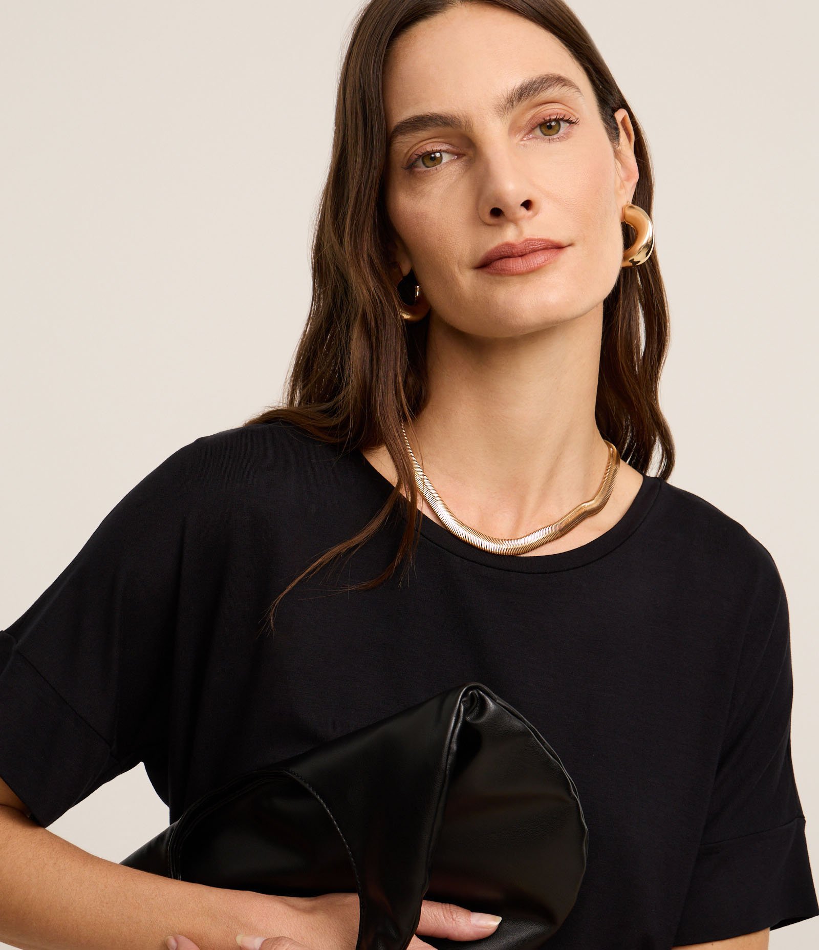 Blusa Sem Cava em Viscose com Gola Redonda Preto 4