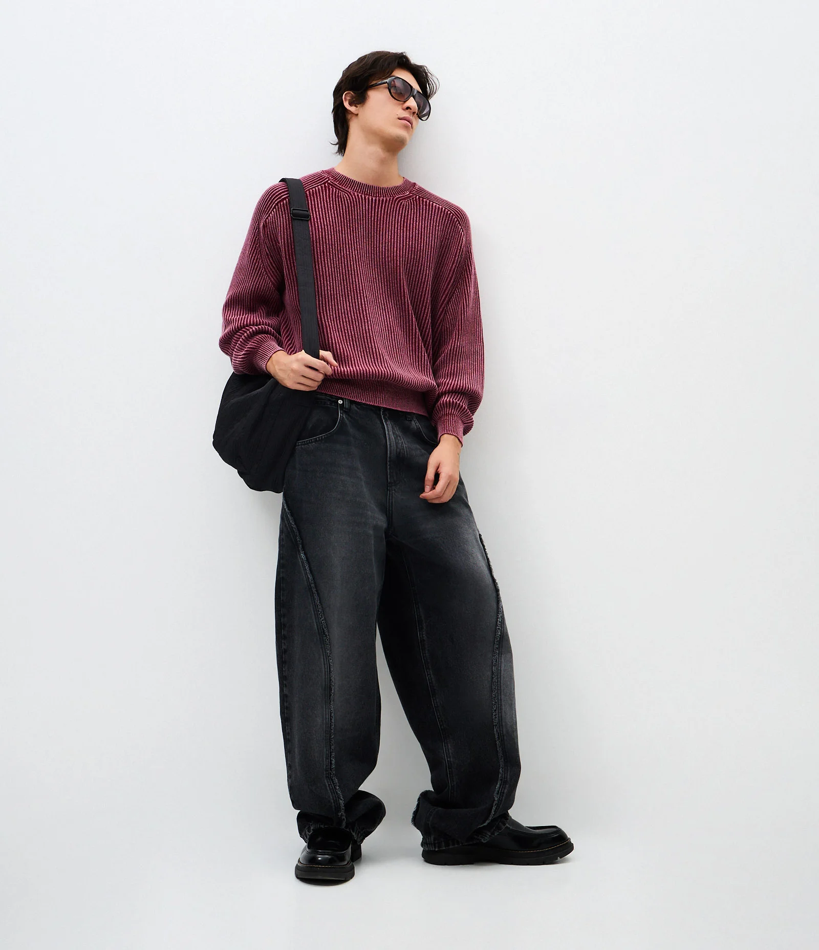 Calça Super Baggy em Jeans com Detalhes Desfiados Preto 1