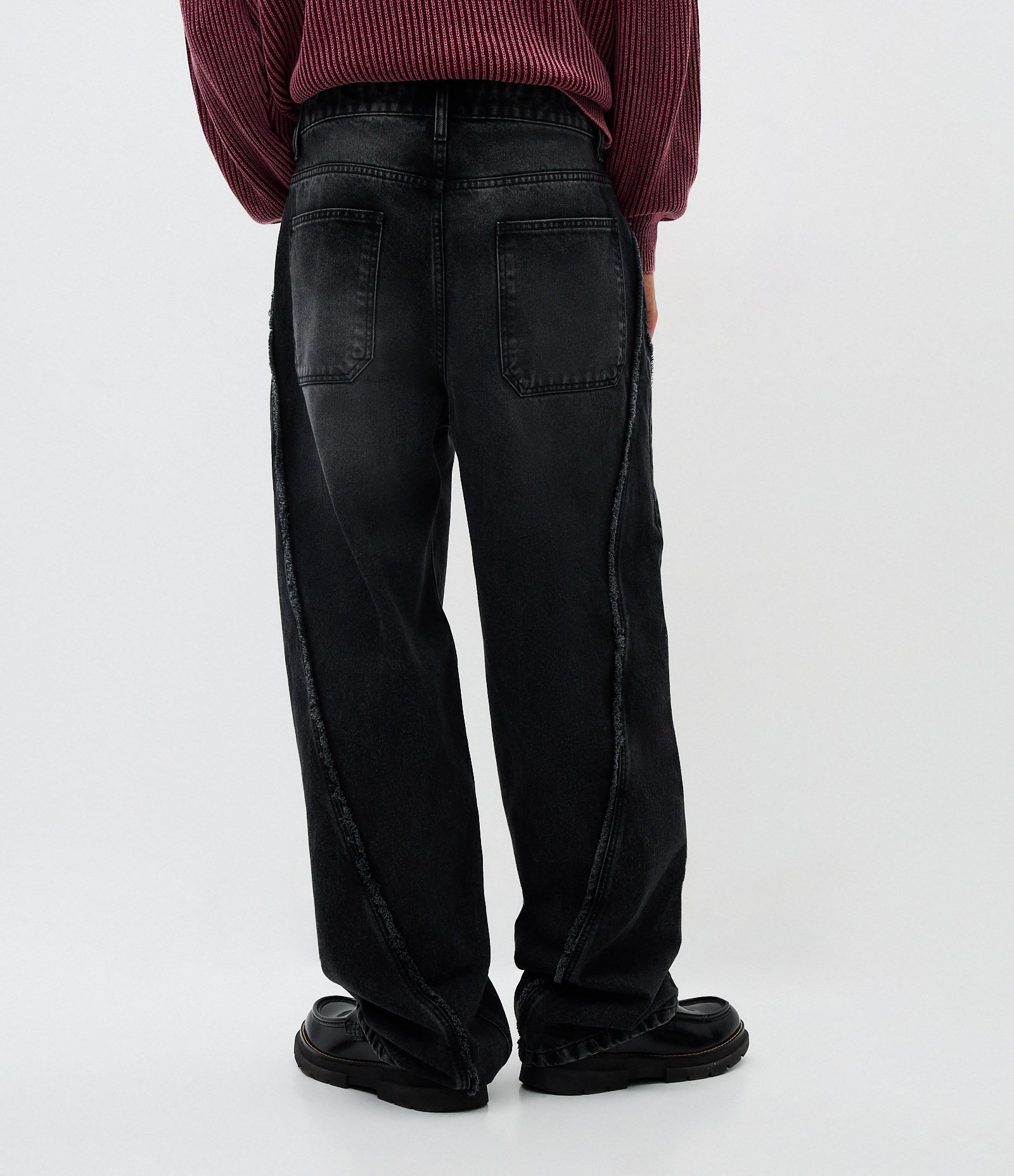 Calça Super Baggy em Jeans com Detalhes Desfiados Preto 3