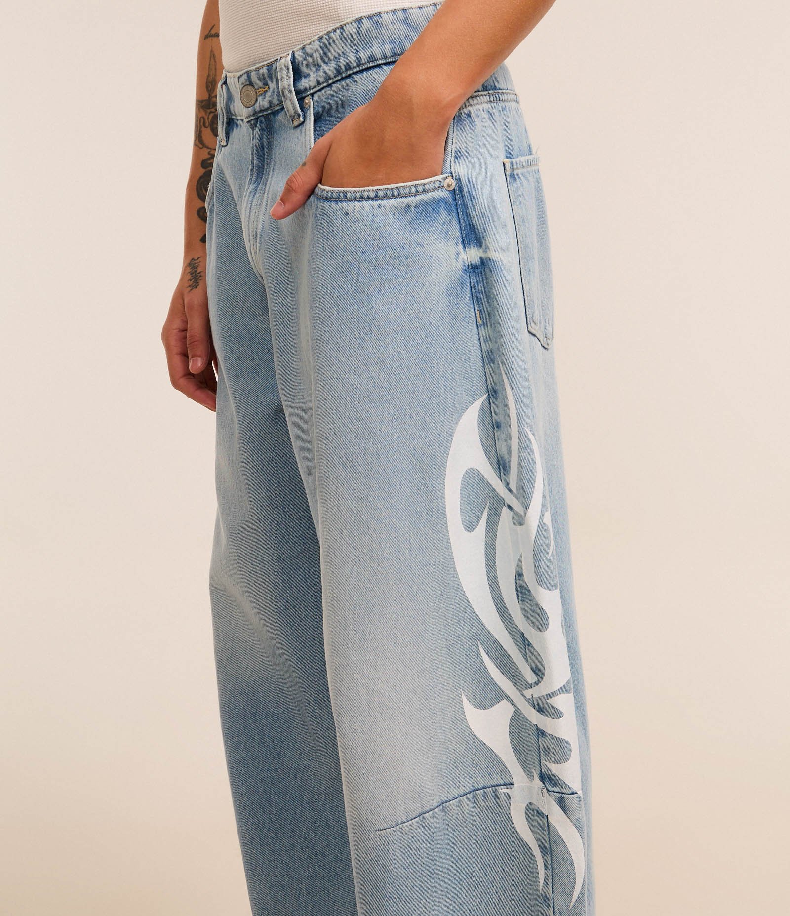 Calça Barrel em Jeans com Estampa Estilo Maori Azul 3