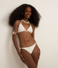 Biquíni Calcinha Lacinho em Microfibra Canelada com Fio Metalizado e Aviamento de Conchinhas