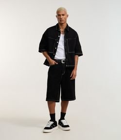 Bermuda Baggy Relaxed em Sarja com Pespontos Contrastantes