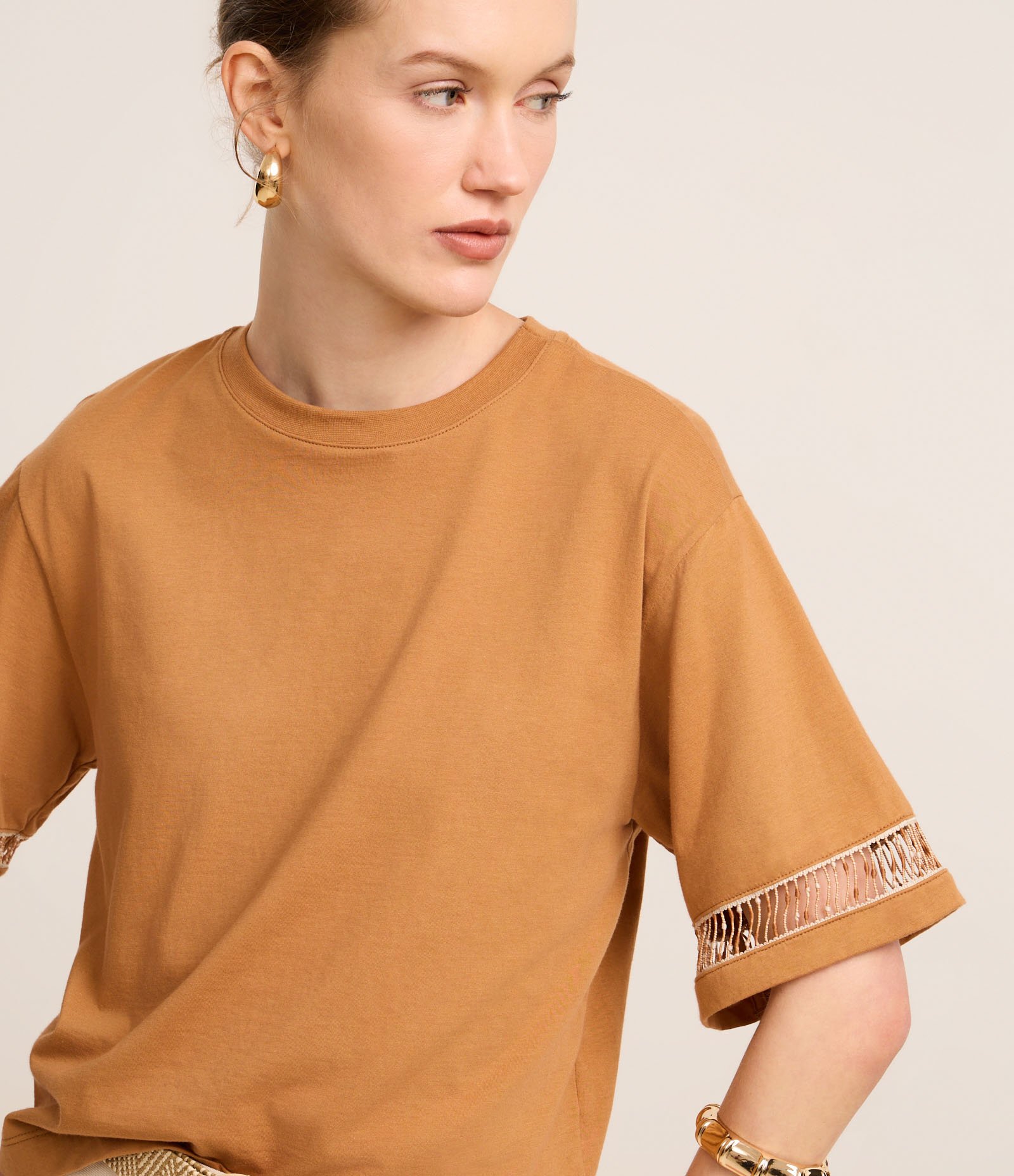Blusa Boxy em Algodão com Entremeios na Manga Caramelo 3
