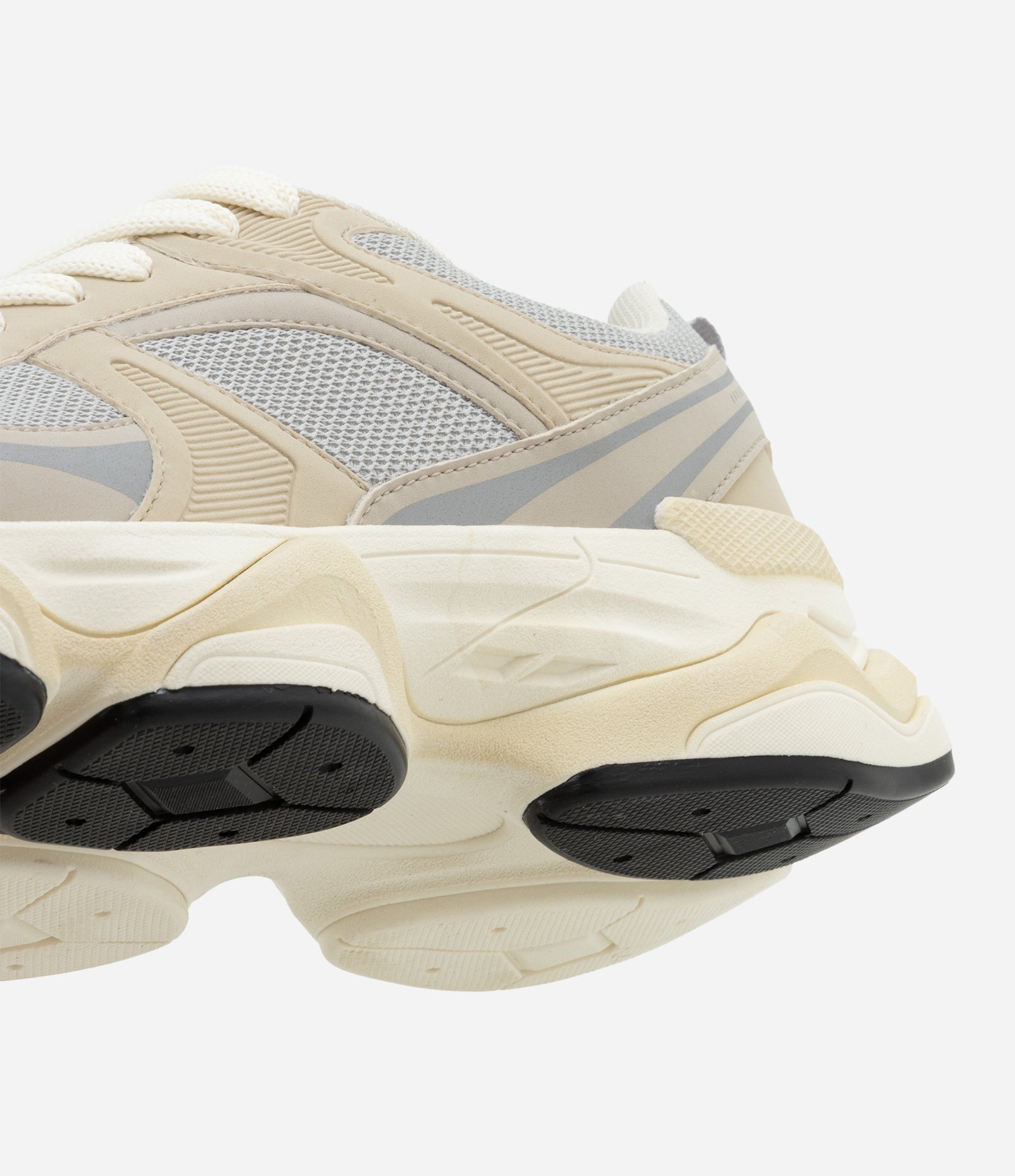 Tênis Running com Recortes e Texturizado Bege 3