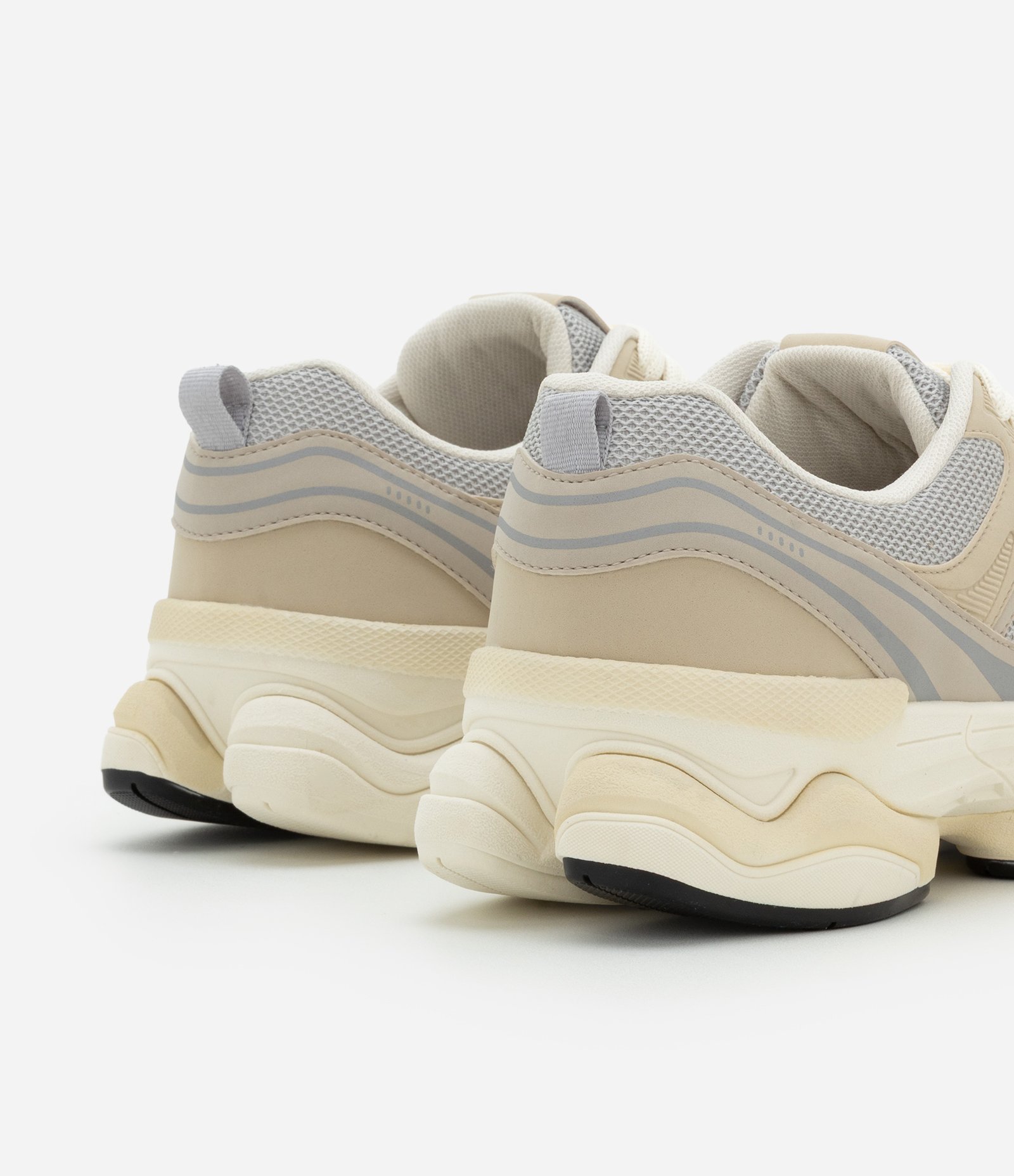 Tênis Running com Recortes e Texturizado Bege 6