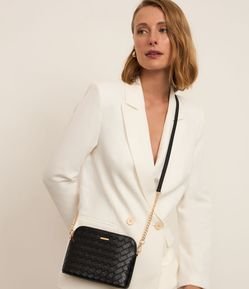 Bolsa Transversal Pequena com Efeito Tressê e Alça de Corrente