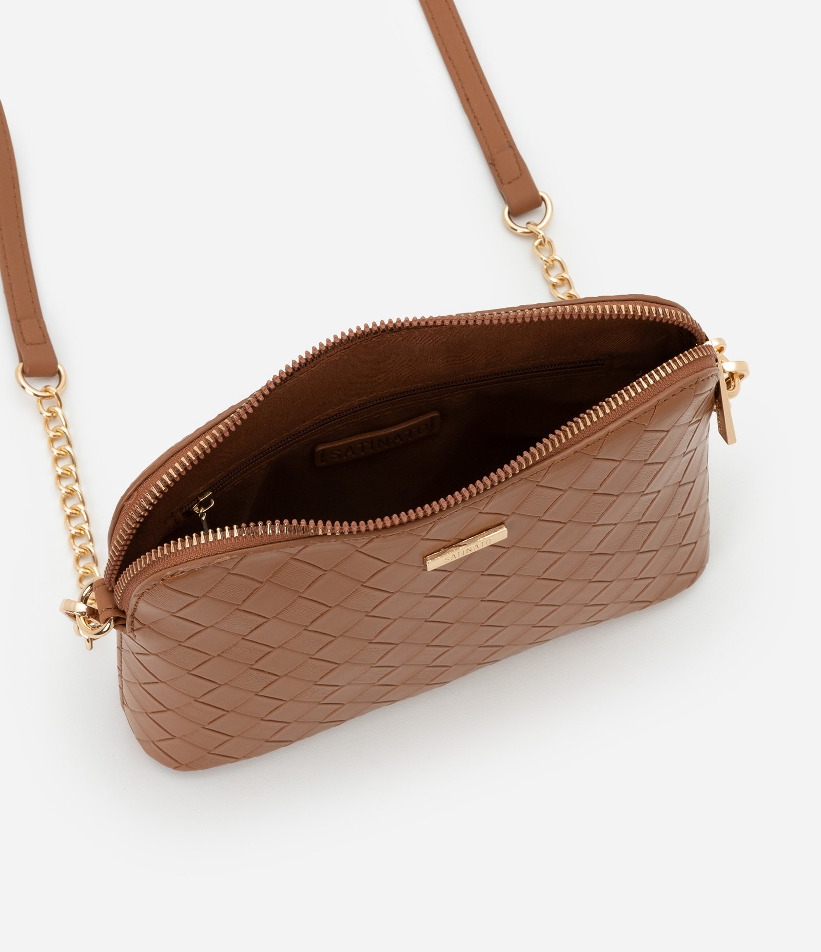 Bolsa Transversal Pequena com Efeito Tressê e Alça de Corrente Marrom 8