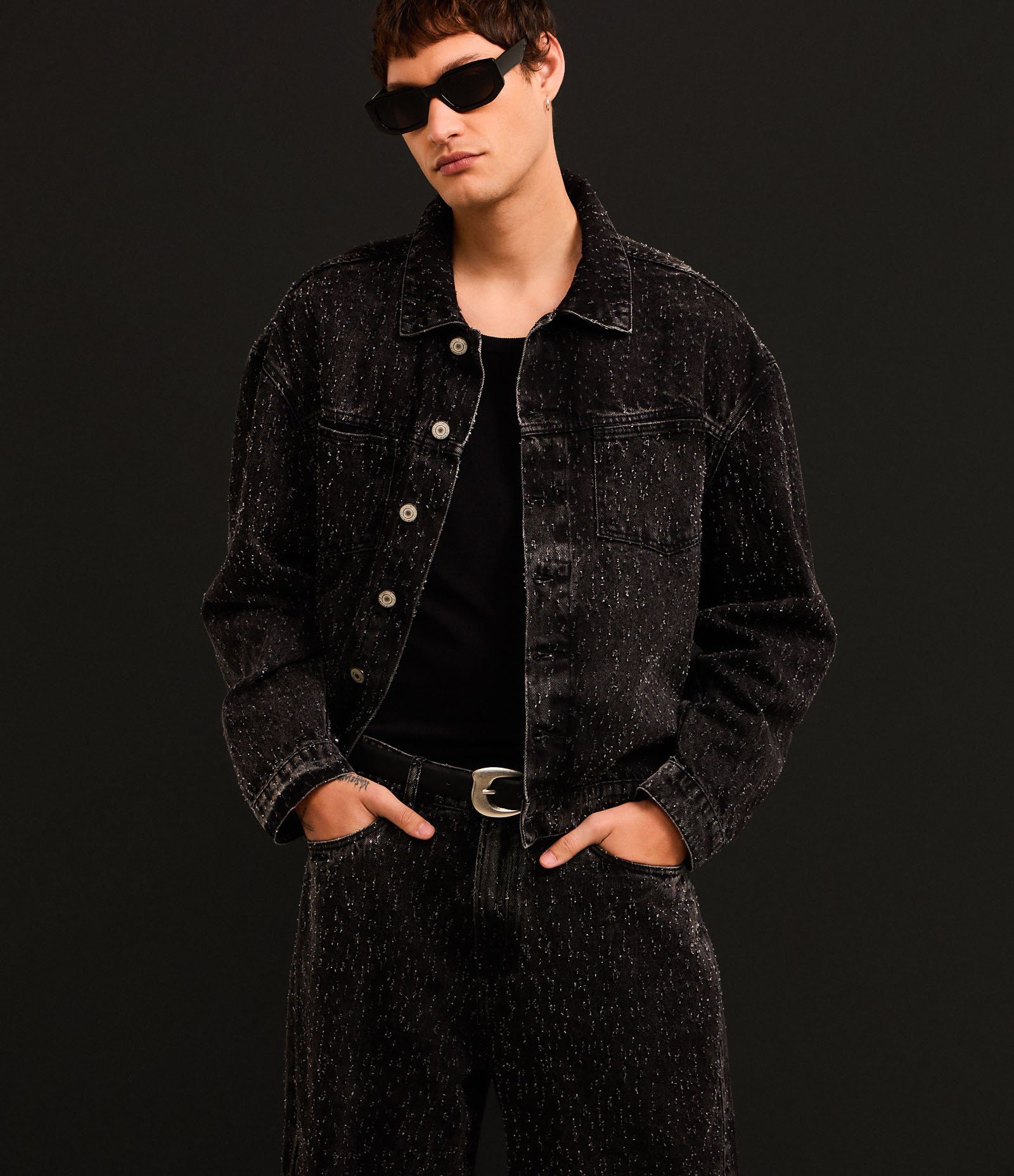 Jaqueta Boxy em Jeans com Bolsos e Puídos Preto 3