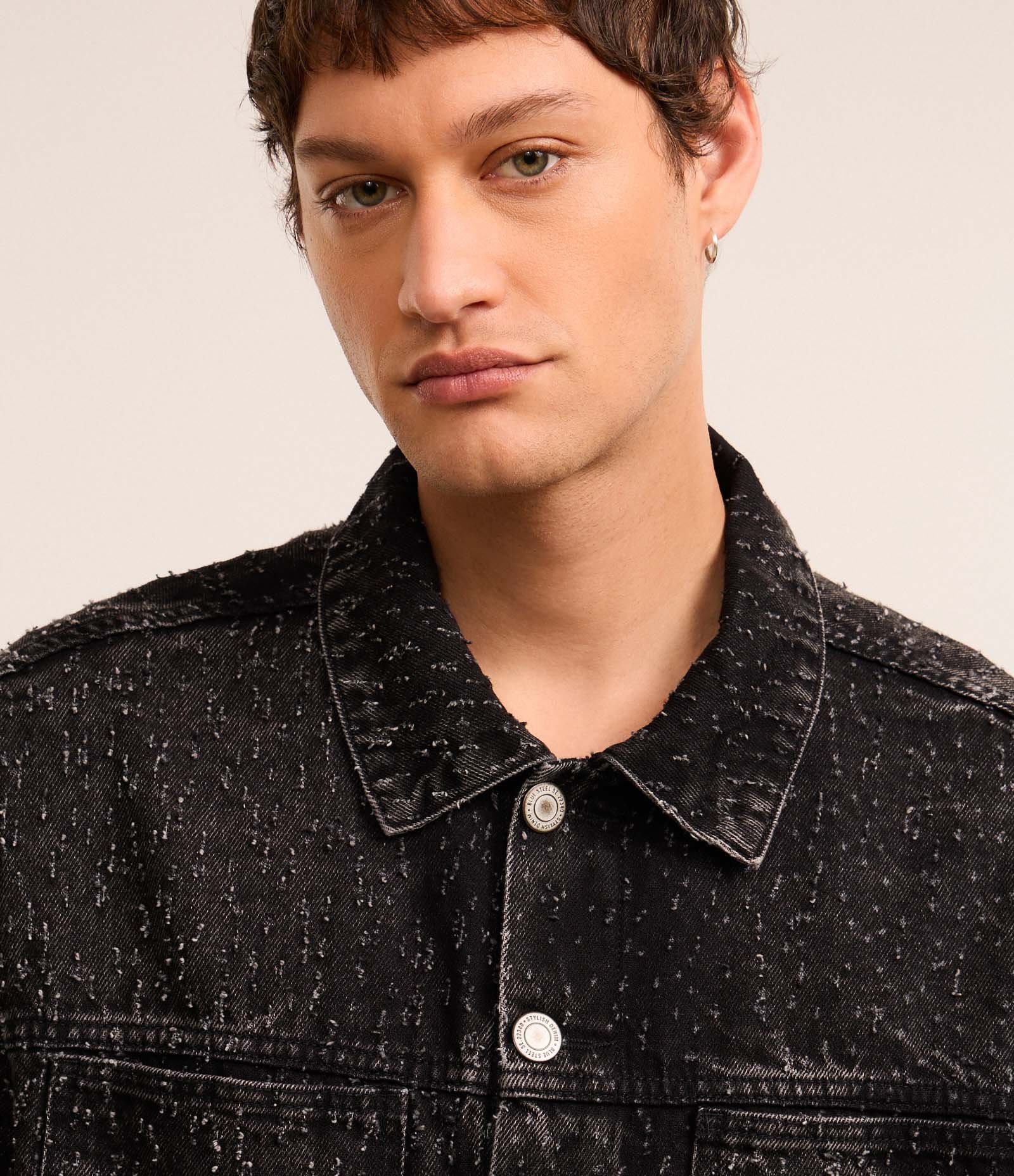 Jaqueta Boxy em Jeans com Bolsos e Puídos Preto 5