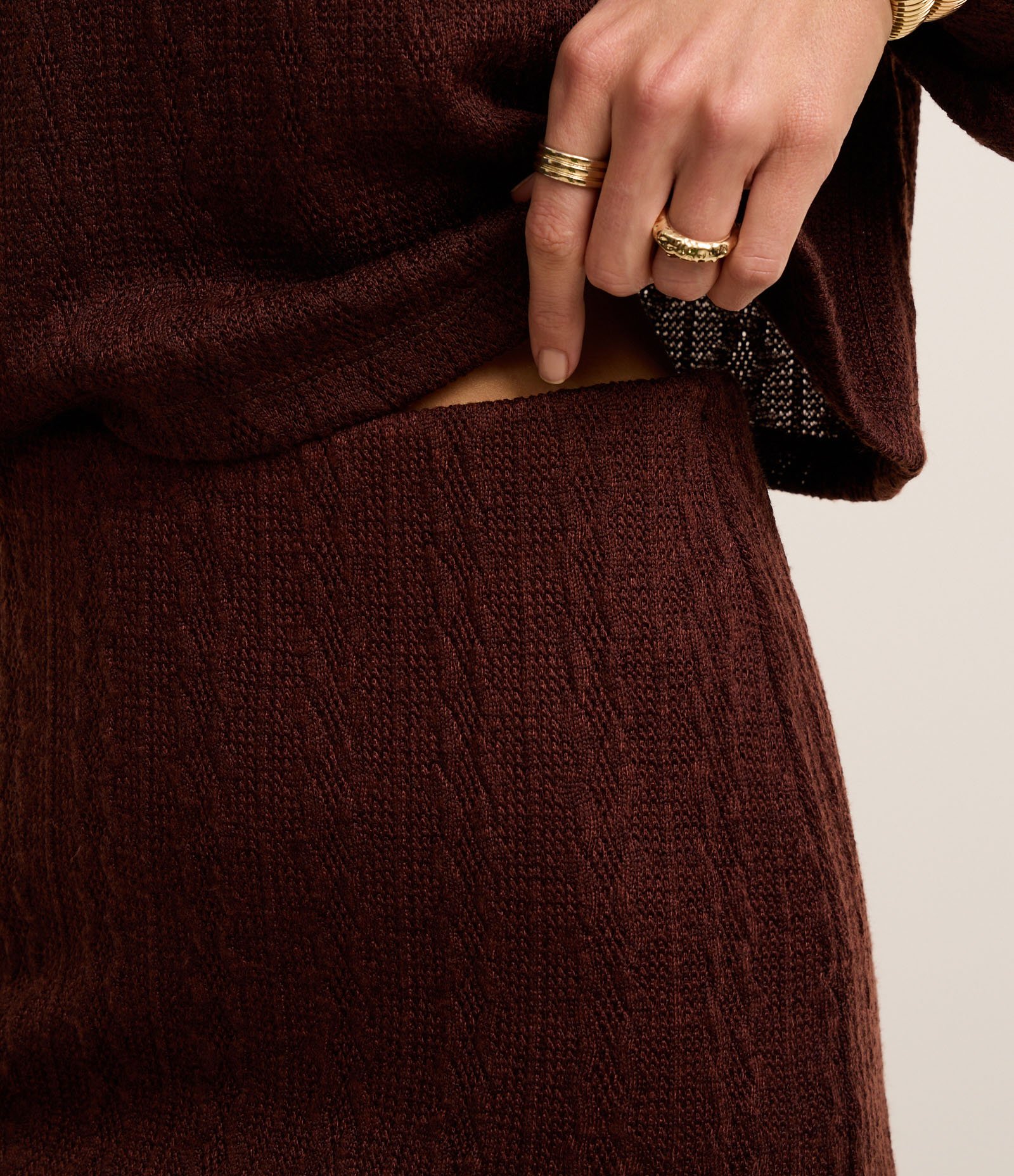 Saia Reta Longa Cintura Média em Malha Texturizada Marrom 4