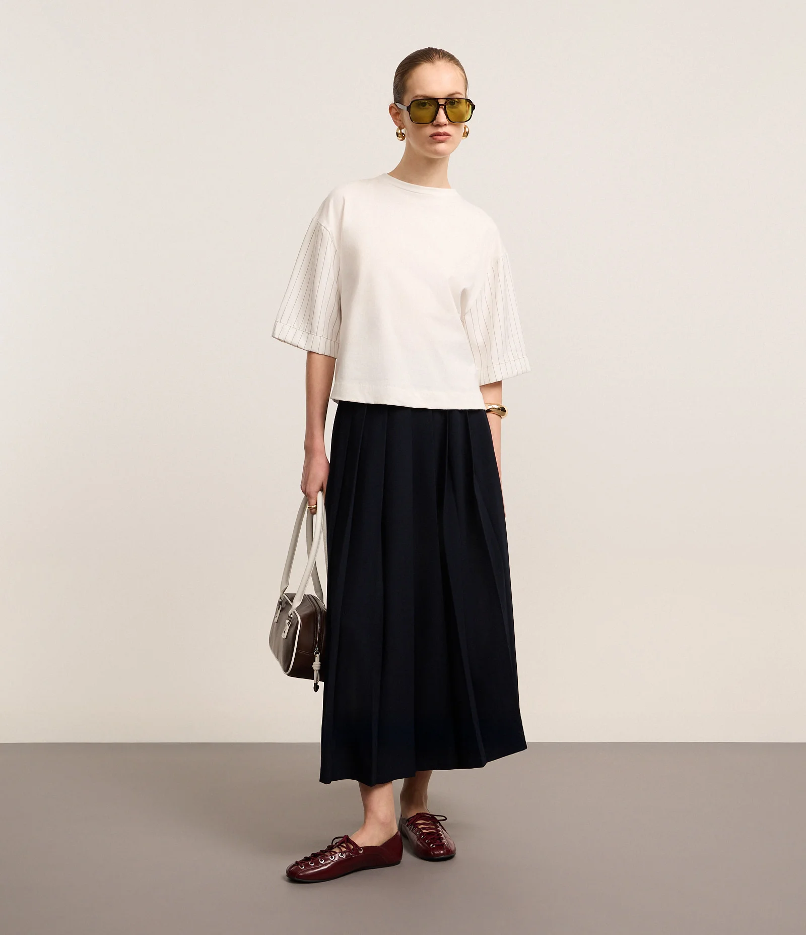 Camiseta Boxy em Algodão com Listras na Manga e Costas Bege 2