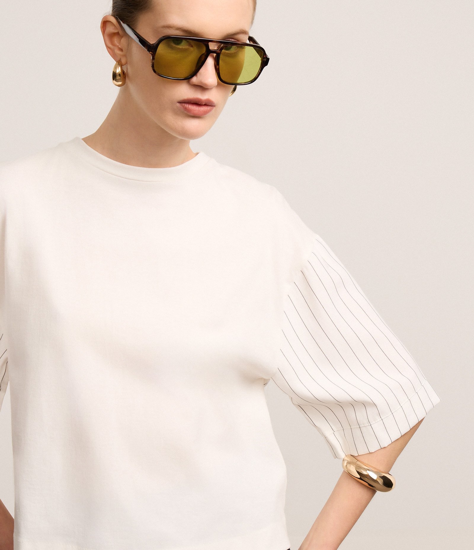 Camiseta Boxy em Algodão com Listras na Manga e Costas Bege 4