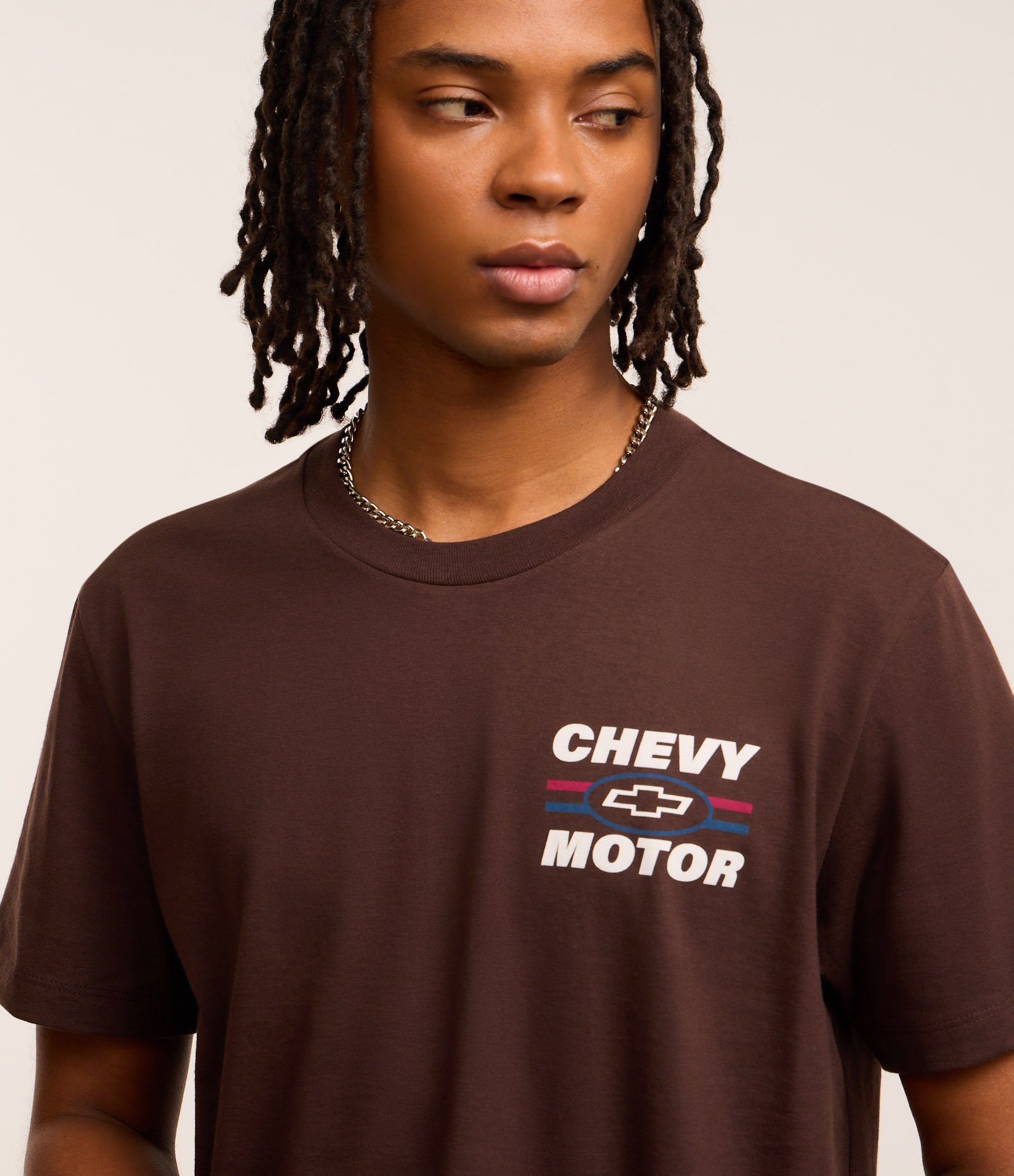 Camiseta Comfort em Algodão com Estampa Lettering Chevrolet Marrom 4