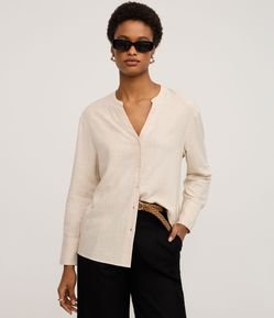 Camisa Texturizada em Viscolinho e Gola Padre