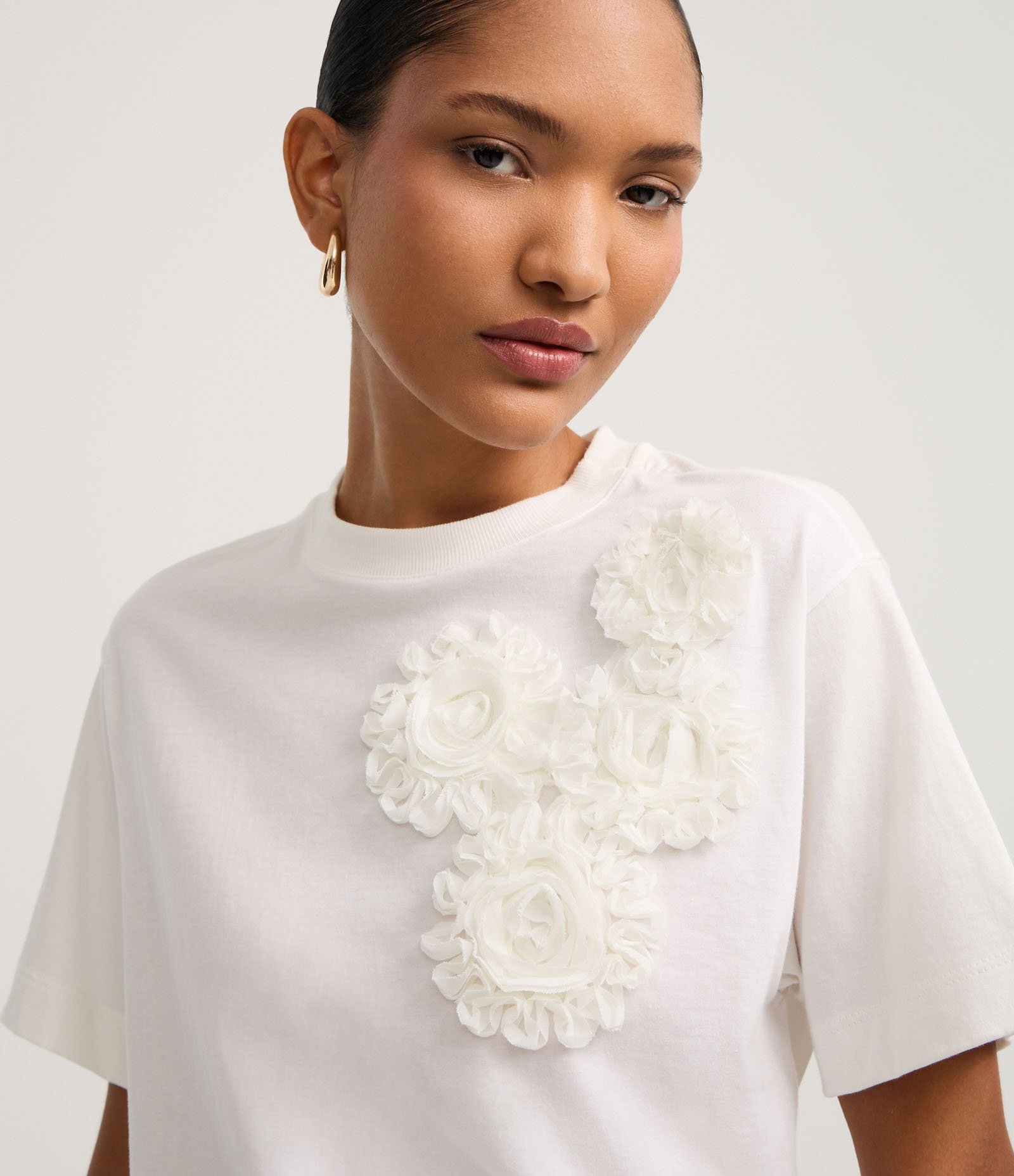 Blusa em Algodão com Flores de Tecido no Ombro Branco 3