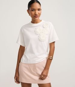 Blusa em Algodão com Flores de Tecido no Ombro