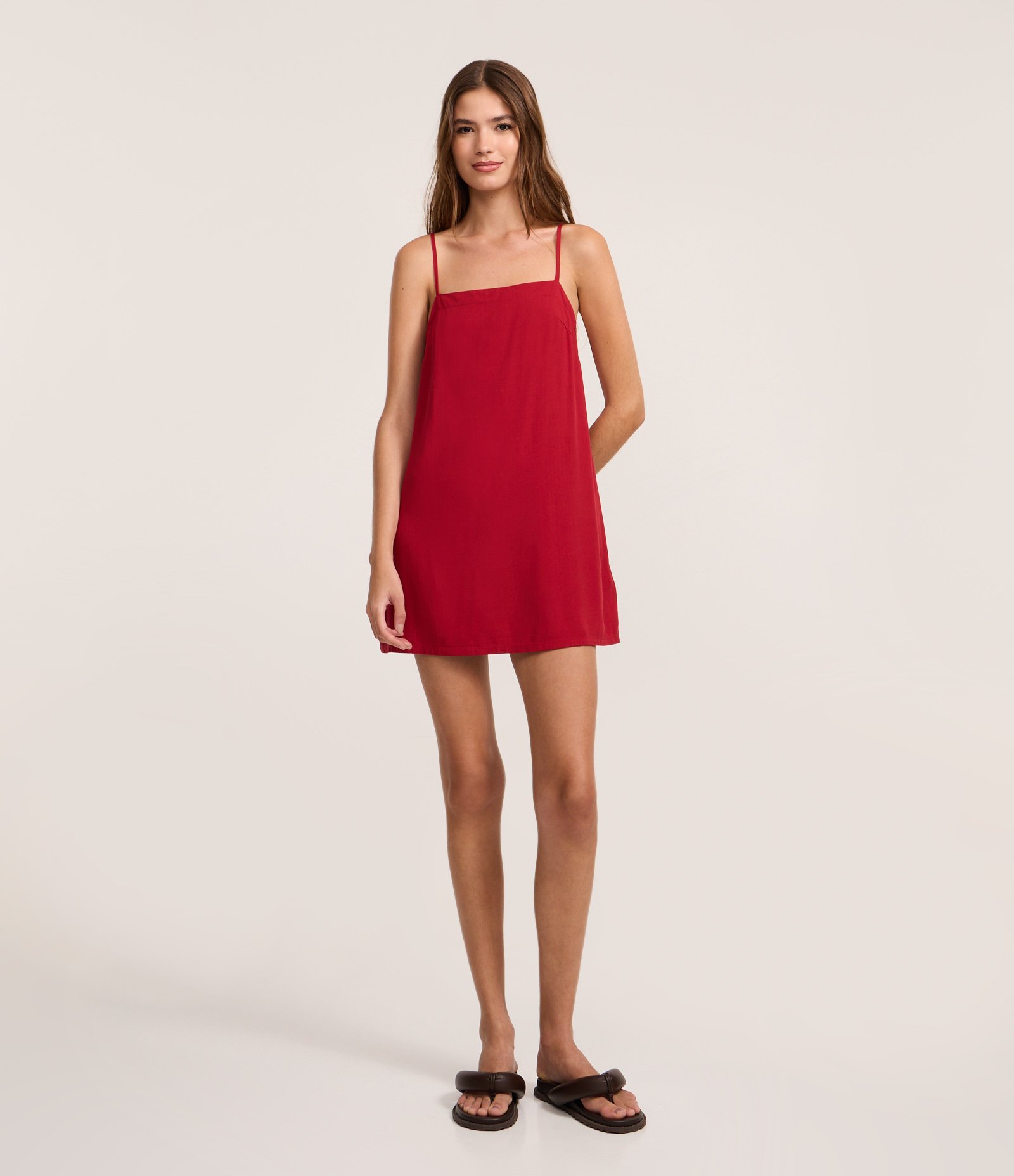 Vestido Curto em Viscose com Amarração nas Alças Vermelho 1