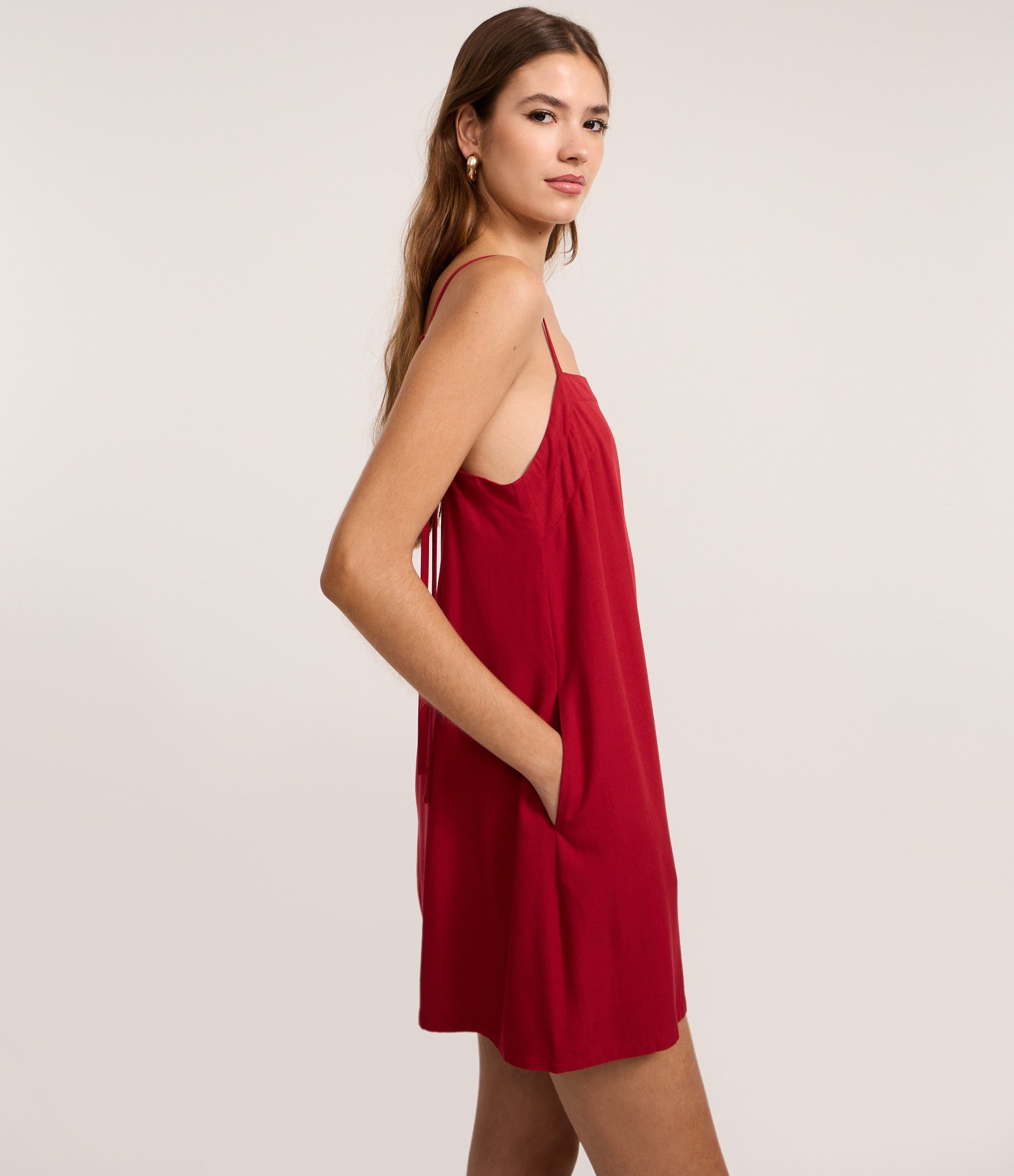 Vestido Curto em Viscose com Amarração nas Alças Vermelho 2