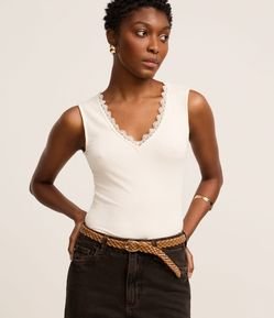 Blusa Canelada em Ribana com Renda no Decote