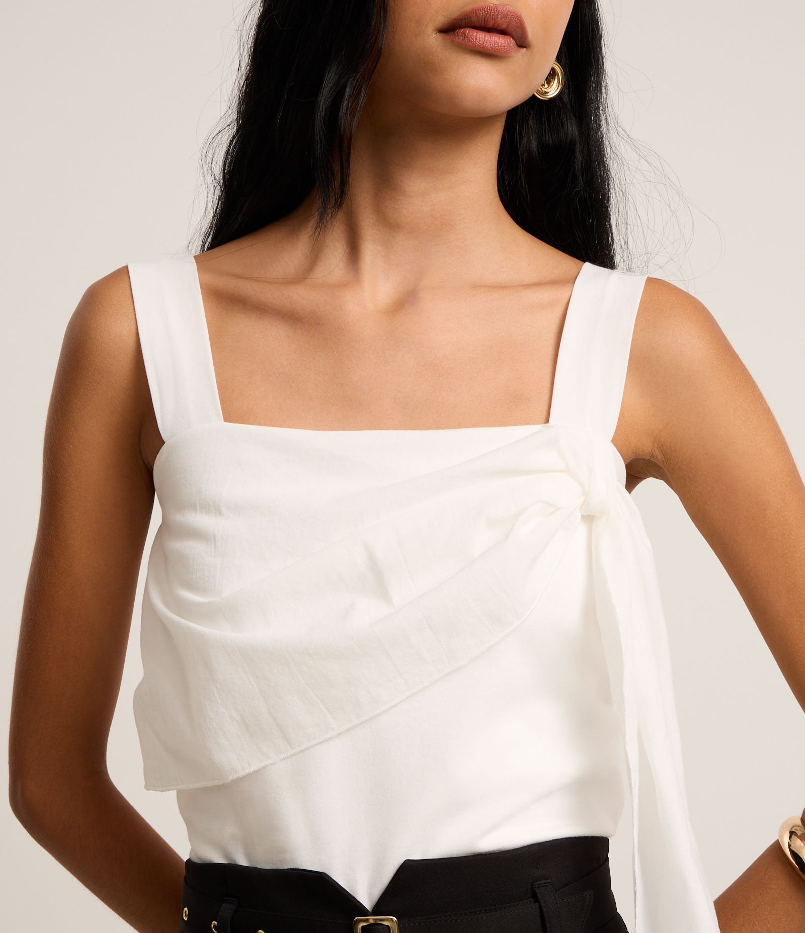 Blusa com Sobreposição e Laço Lateral Branco 5
