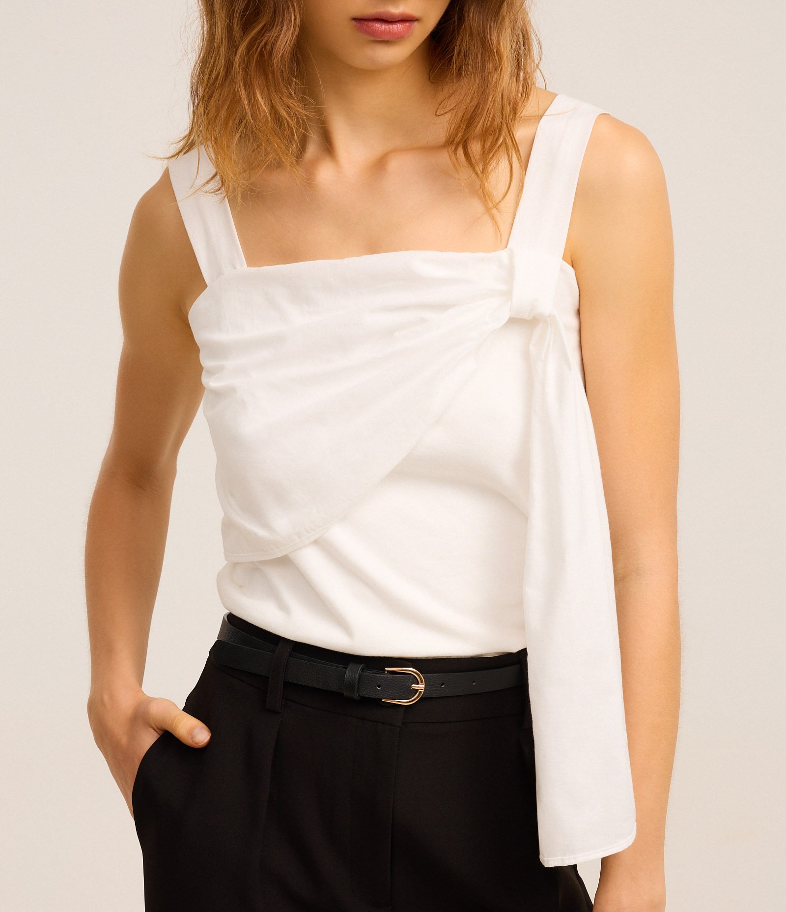 Blusa com Sobreposição e Laço Lateral Branco 3