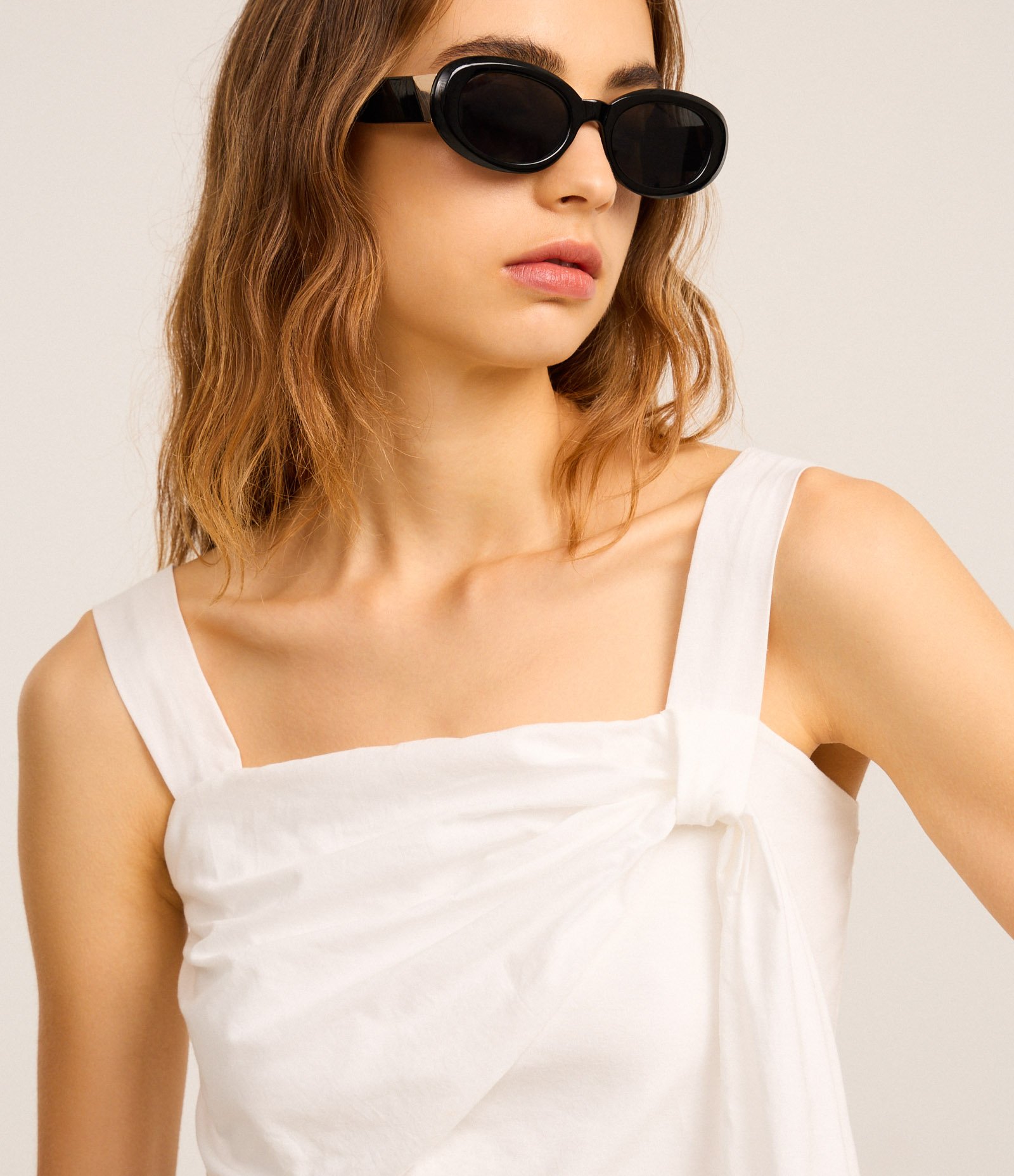 Blusa com Sobreposição e Laço Lateral Branco 4