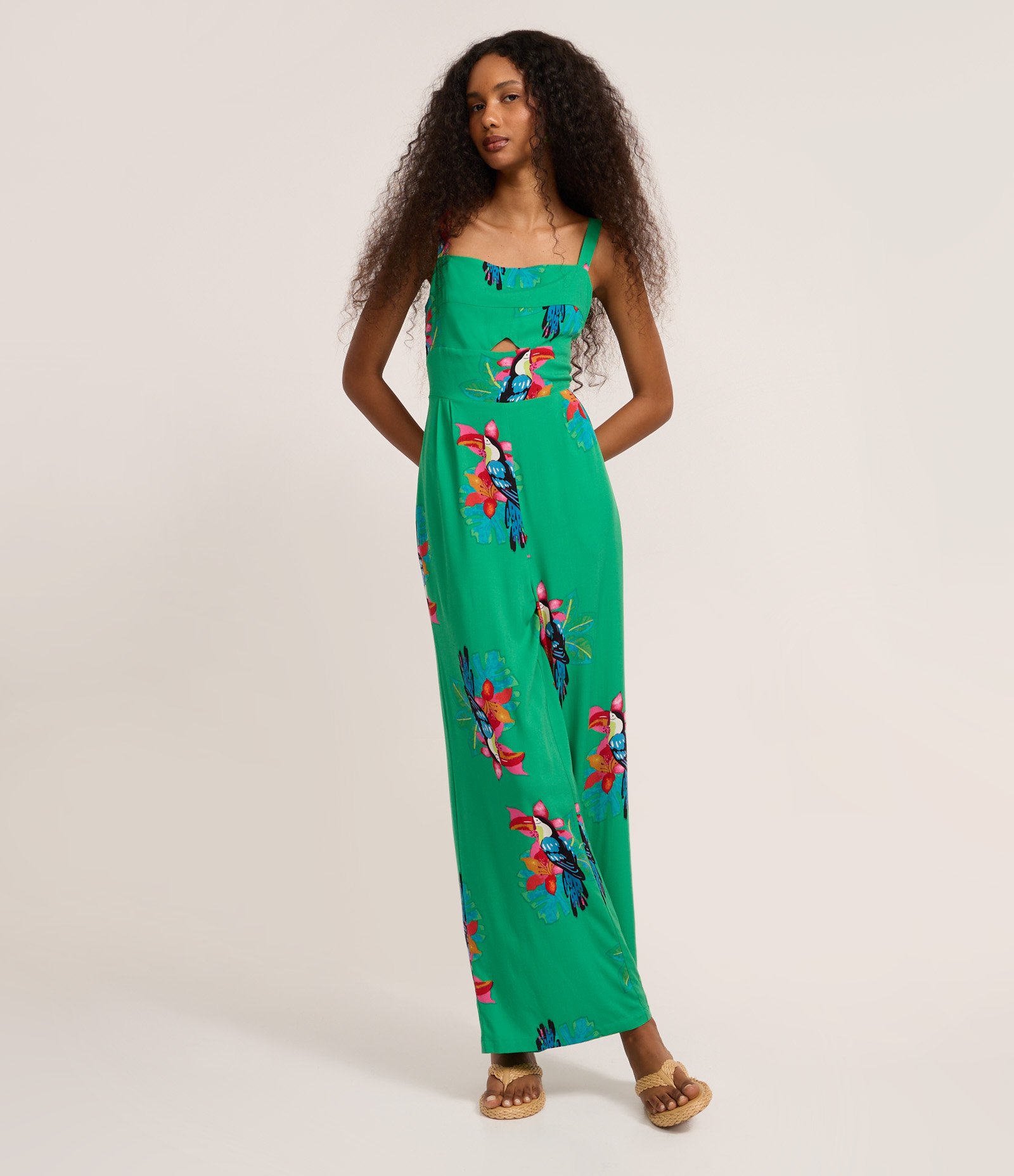 Macacão Pantalona em Viscose com Estampa Tucanos Verde 1