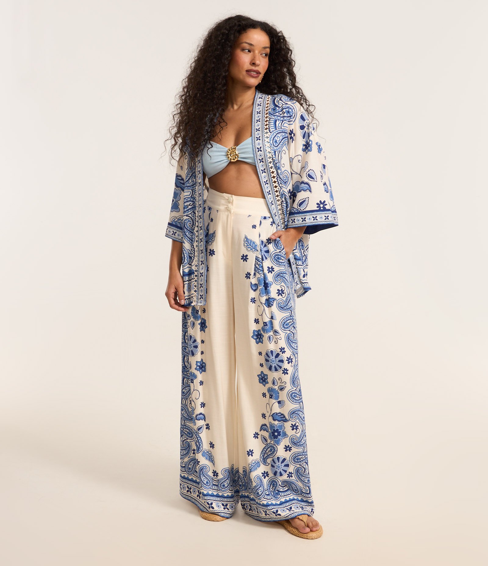 Calça Wide Leg com Estampa Arabescos Bege 2