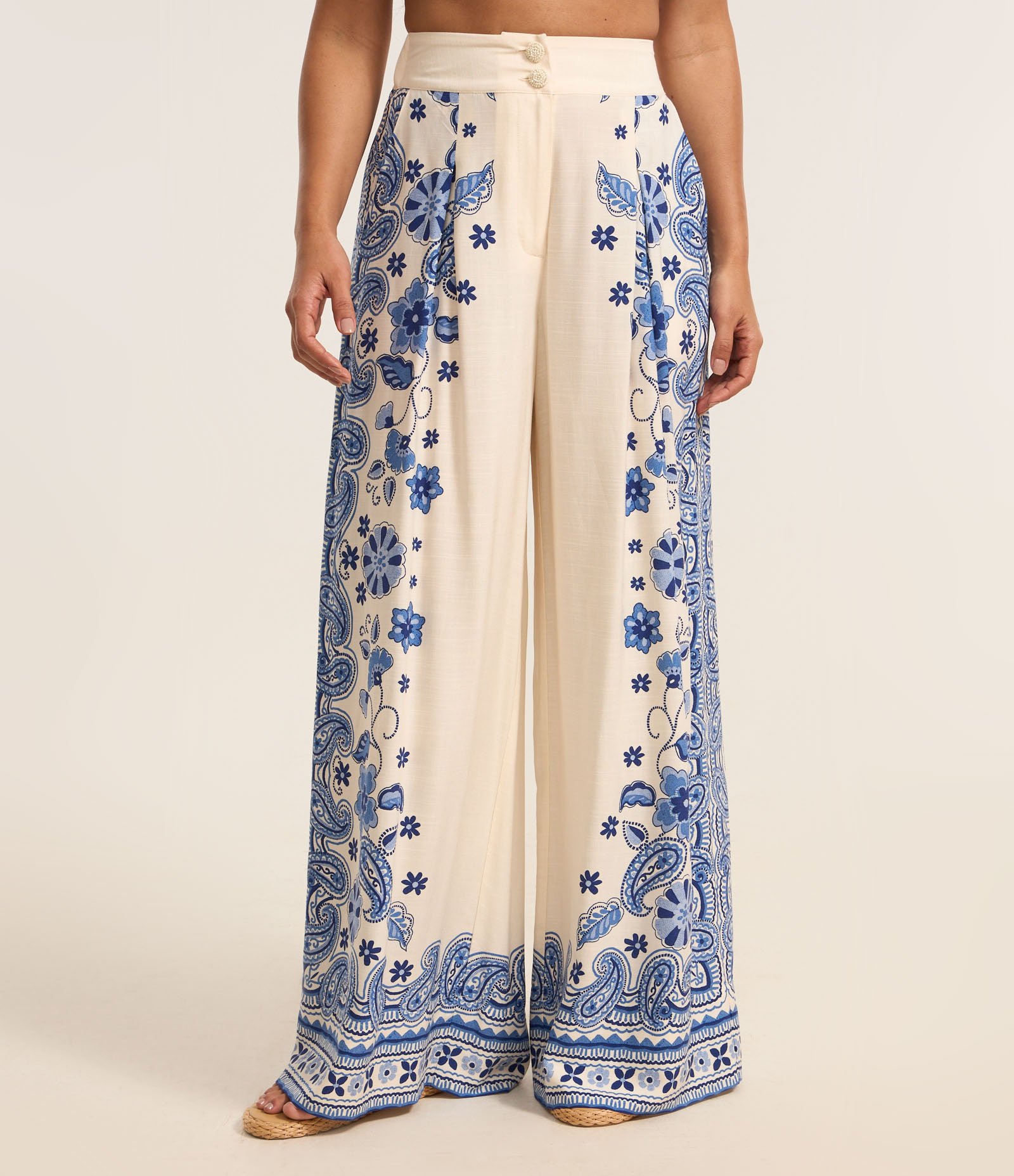 Calça Wide Leg com Estampa Arabescos Bege 4