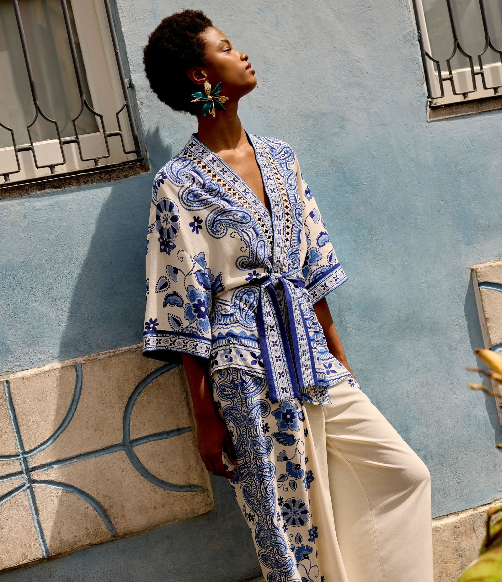 Calça Wide Leg com Estampa Arabescos Bege 1