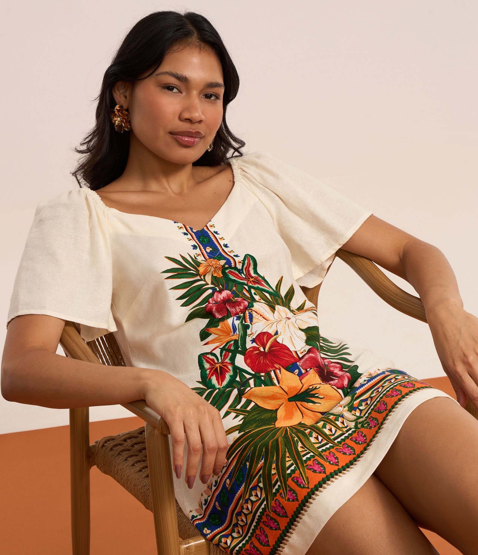 Vestido Evasê Curto em Viscolinho com Estampa Floral Bege 5