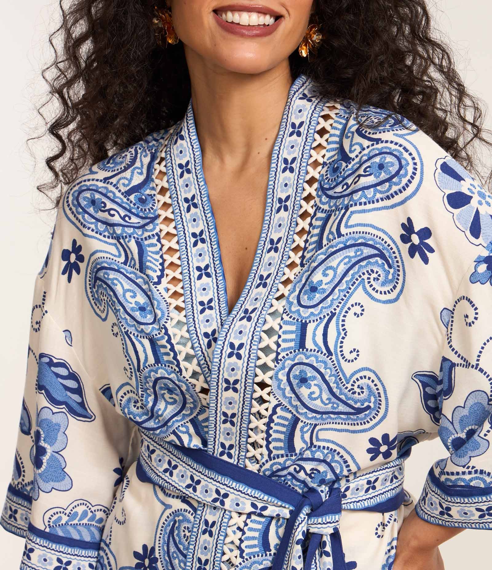 Kimono Alongado em Viscose com Estampa de Azulejos Azul 3