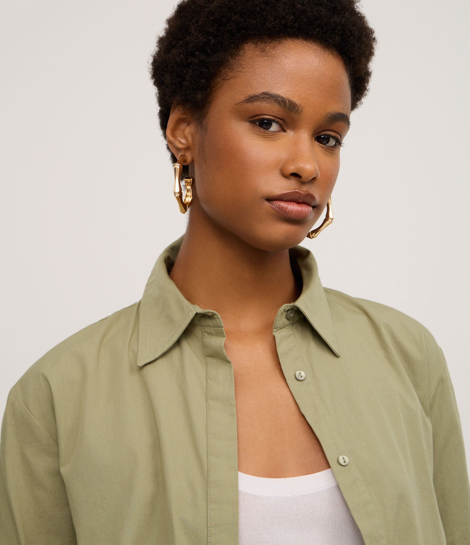 Camisa em Tricoline com Bordado de Coqueiro e Barra Nuvem Verde 3