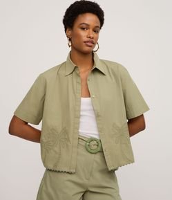 Camisa em Tricoline com Bordado de Coqueiro e Barra Nuvem