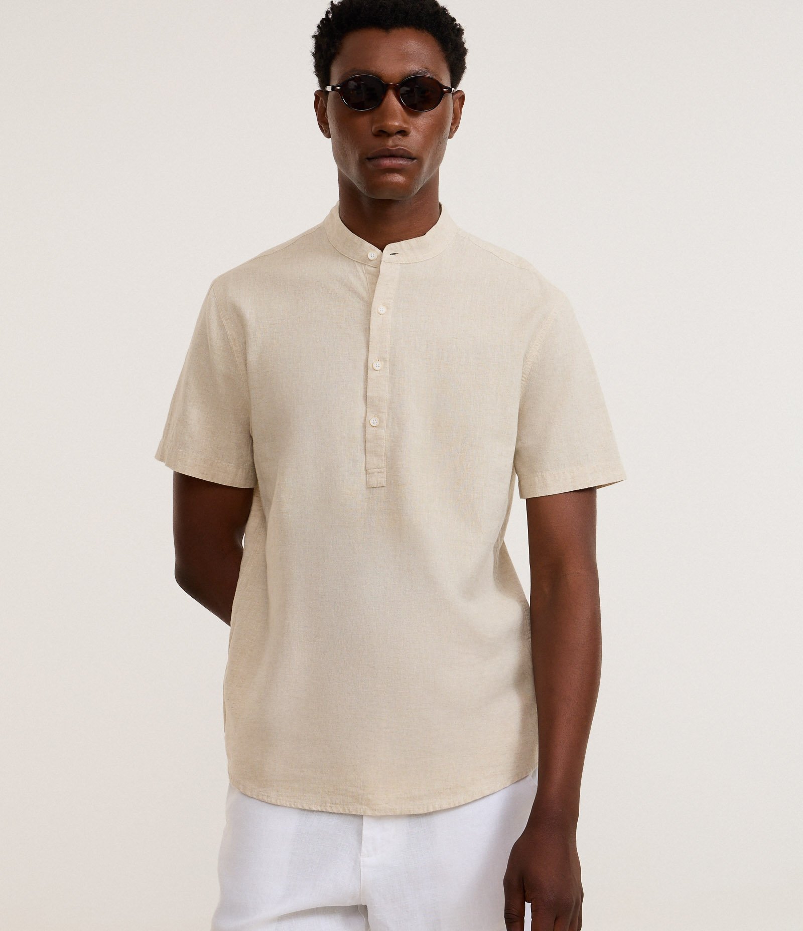 Camisa Bata em Linho com Botões Bege 4