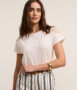 Blusa em Algodão com Bordado Efeito Crochê no Ombro