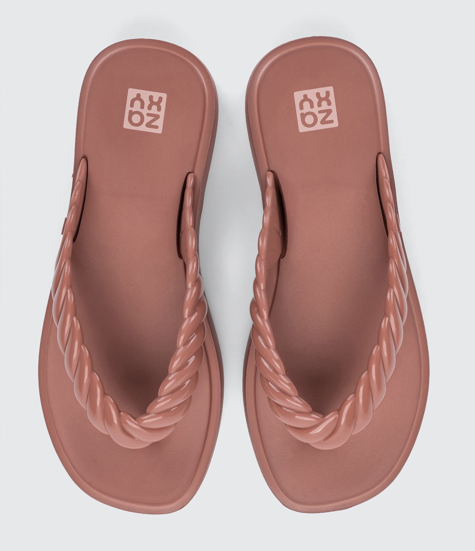 Chinelo com Tiras Largas Trançadas Bege 2