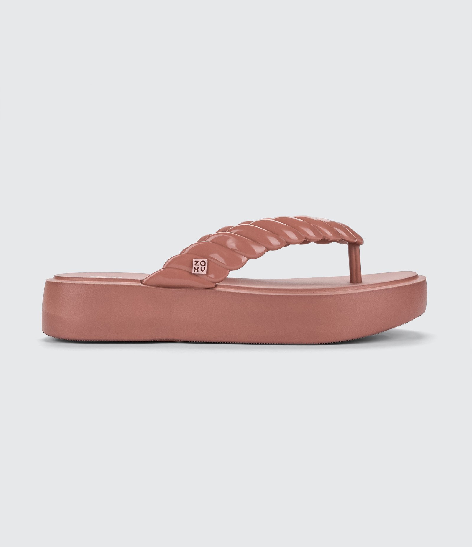 Chinelo com Tiras Largas Trançadas Bege 3